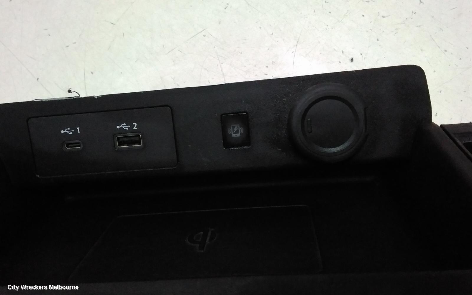 MITSUBISHI OUTLANDER, ZM, WIRELESS CHARGING PAD (IN FRONT OF CENTRE CONSOLE), 08/2021 ONWARDS, WC500M-NM / 283426RACB: 145032