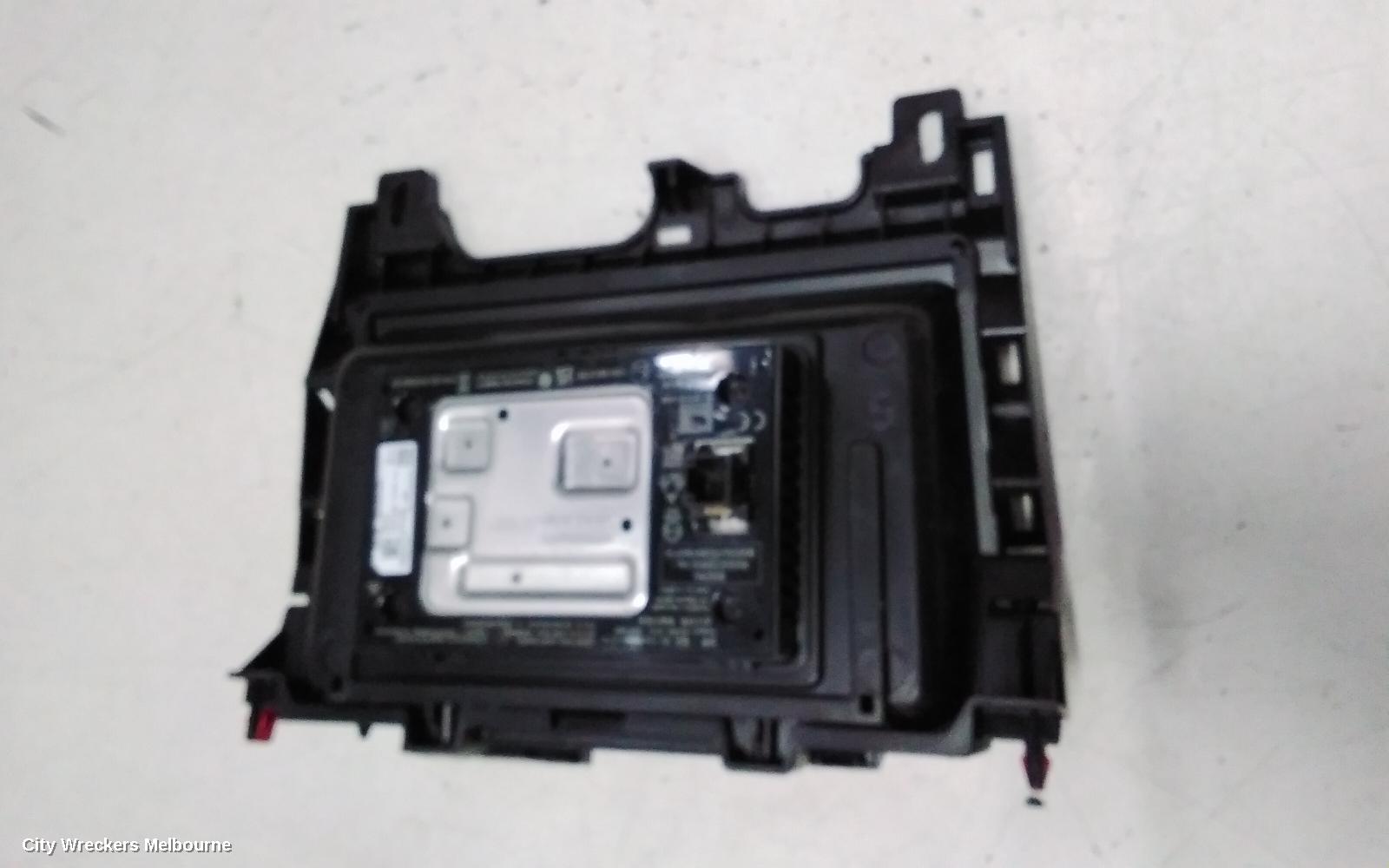 MITSUBISHI OUTLANDER, ZM, WIRELESS CHARGING PAD (IN FRONT OF CENTRE CONSOLE), 08/2021 ONWARDS, WC500M-NM / 283426RACB: 145032