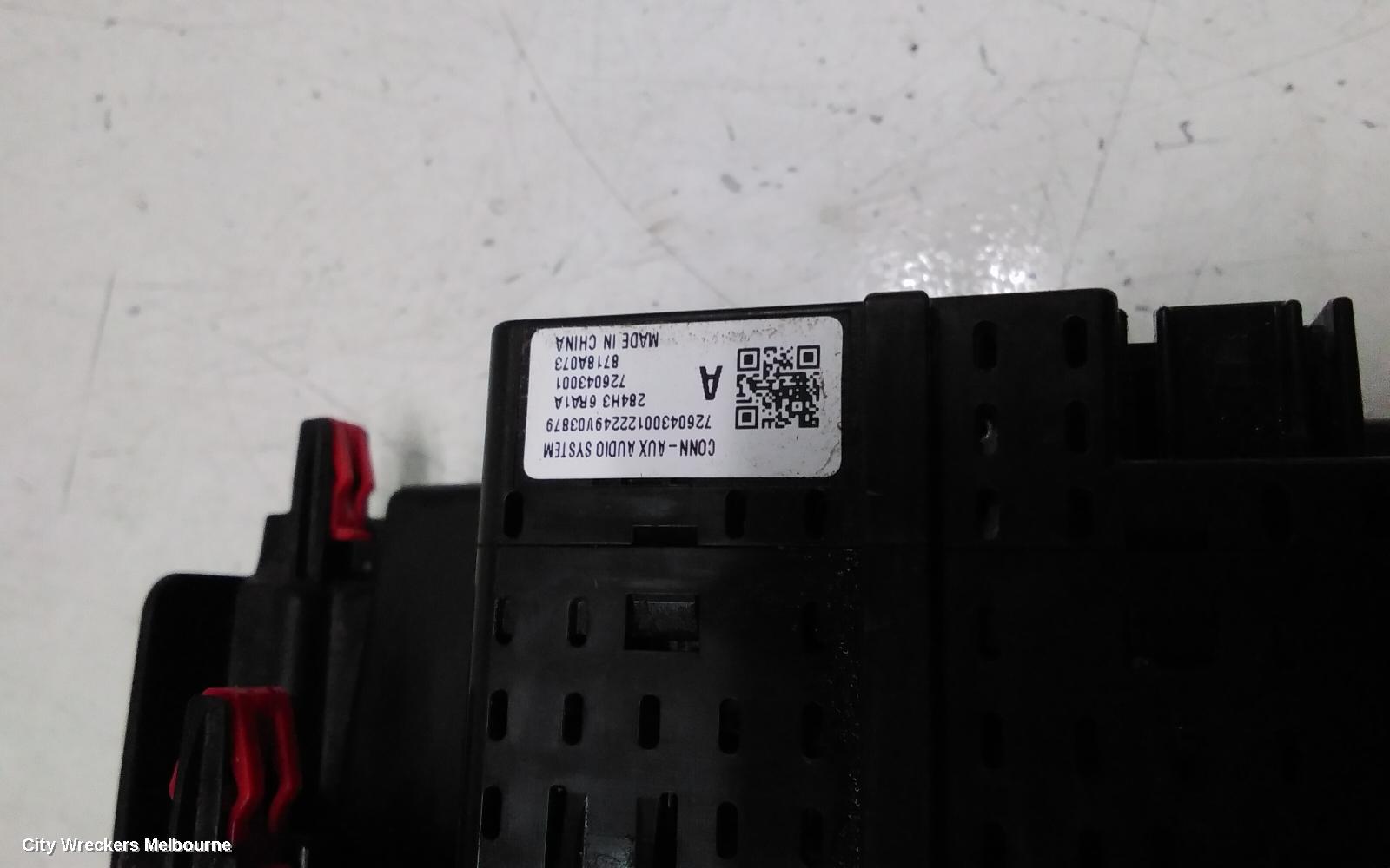 MITSUBISHI OUTLANDER, ZM, WIRELESS CHARGING PAD (IN FRONT OF CENTRE CONSOLE), 08/2021 ONWARDS, WC500M-NM / 283426RACB: 145032