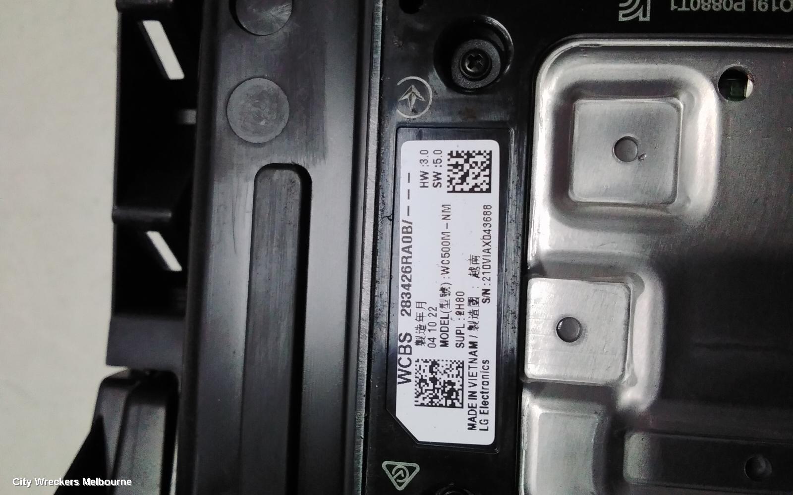 MITSUBISHI OUTLANDER, ZM, WIRELESS CHARGING PAD (IN FRONT OF CENTRE CONSOLE), 08/2021 ONWARDS, WC500M-NM / 283426RACB: 145032