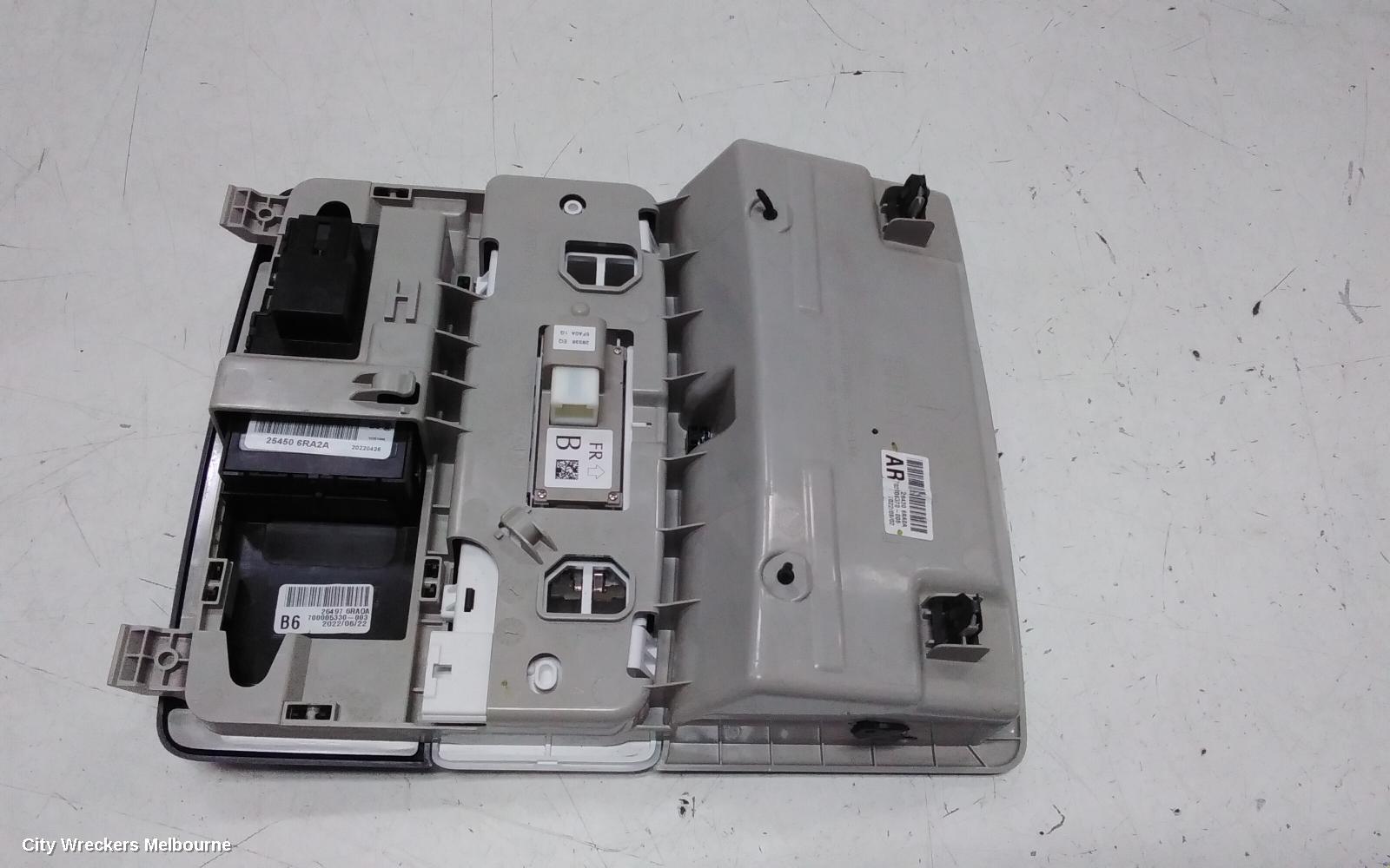 MITSUBISHI OUTLANDER COURTESY LIGHT, ZM, 08/2021 ONWARDS