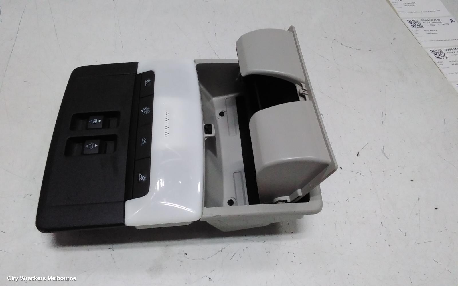 MITSUBISHI OUTLANDER COURTESY LIGHT, ZM, 08/2021 ONWARDS