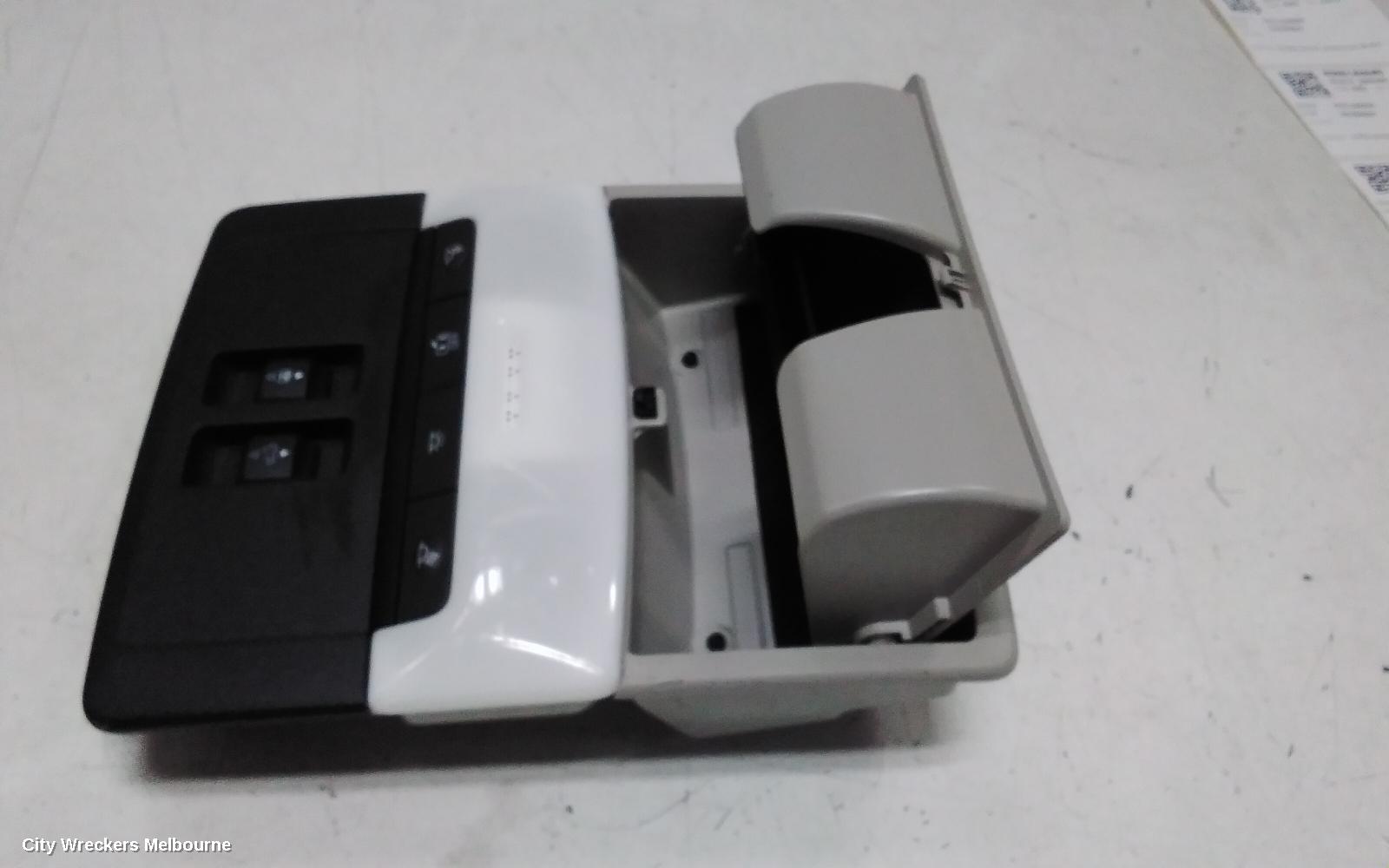 MITSUBISHI OUTLANDER COURTESY LIGHT, ZM, 08/2021 ONWARDS