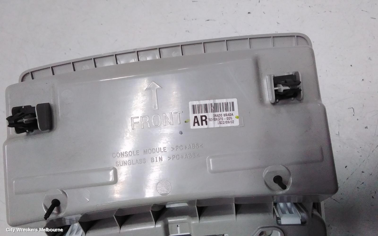 MITSUBISHI OUTLANDER COURTESY LIGHT, ZM, 08/2021 ONWARDS
