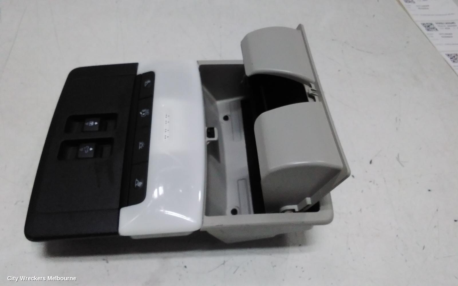 MITSUBISHI OUTLANDER COURTESY LIGHT, ZM, 08/2021 ONWARDS