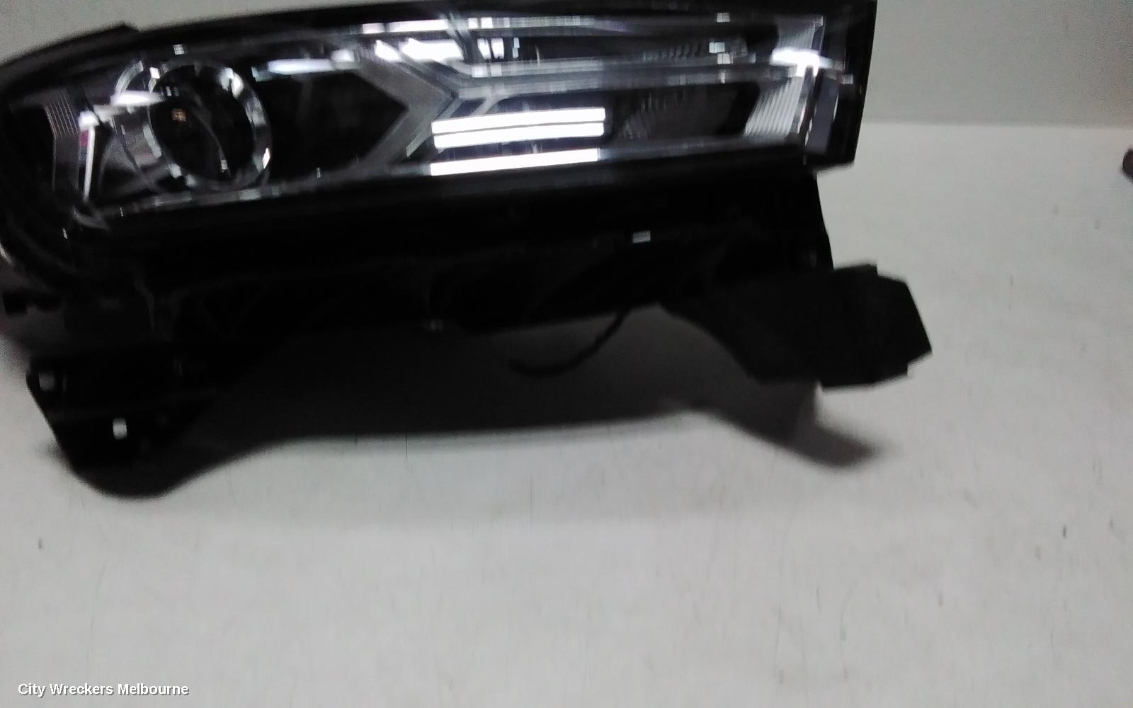 AUDI Q7 RIGHT HEADLAMP, 4M, XENON TYPE, 07/2015 - 03/2020