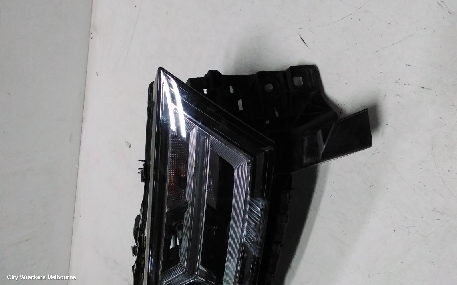 AUDI Q7 RIGHT HEADLAMP, 4M, XENON TYPE, 07/2015 - 03/2020