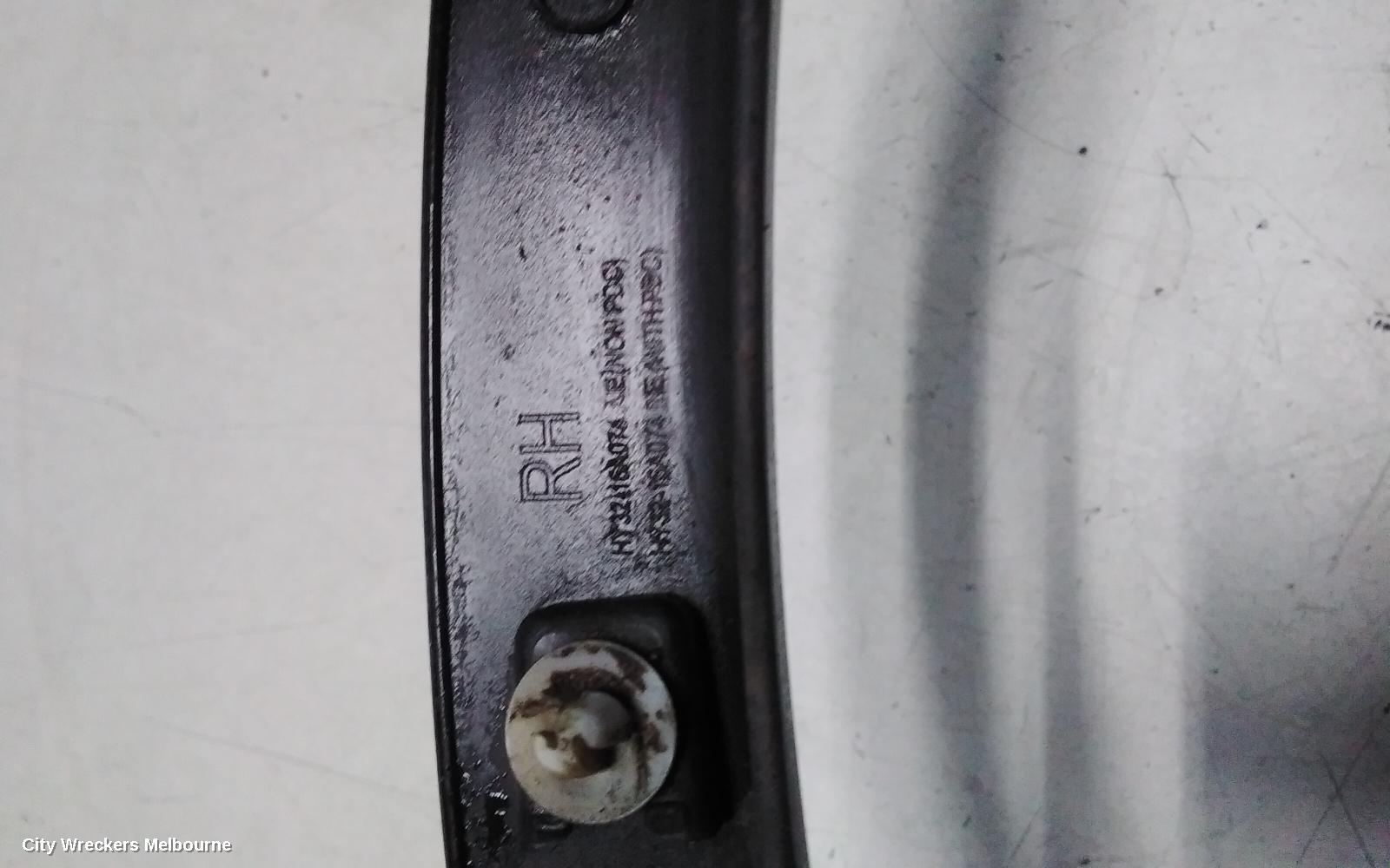 LAND ROVER DISCOVERY WHEEL ARCH FLARE, L462, RH FRONT, W/ PARK SENSOR TYPE, MATTE BLACK, 12/2016 ONWARDS