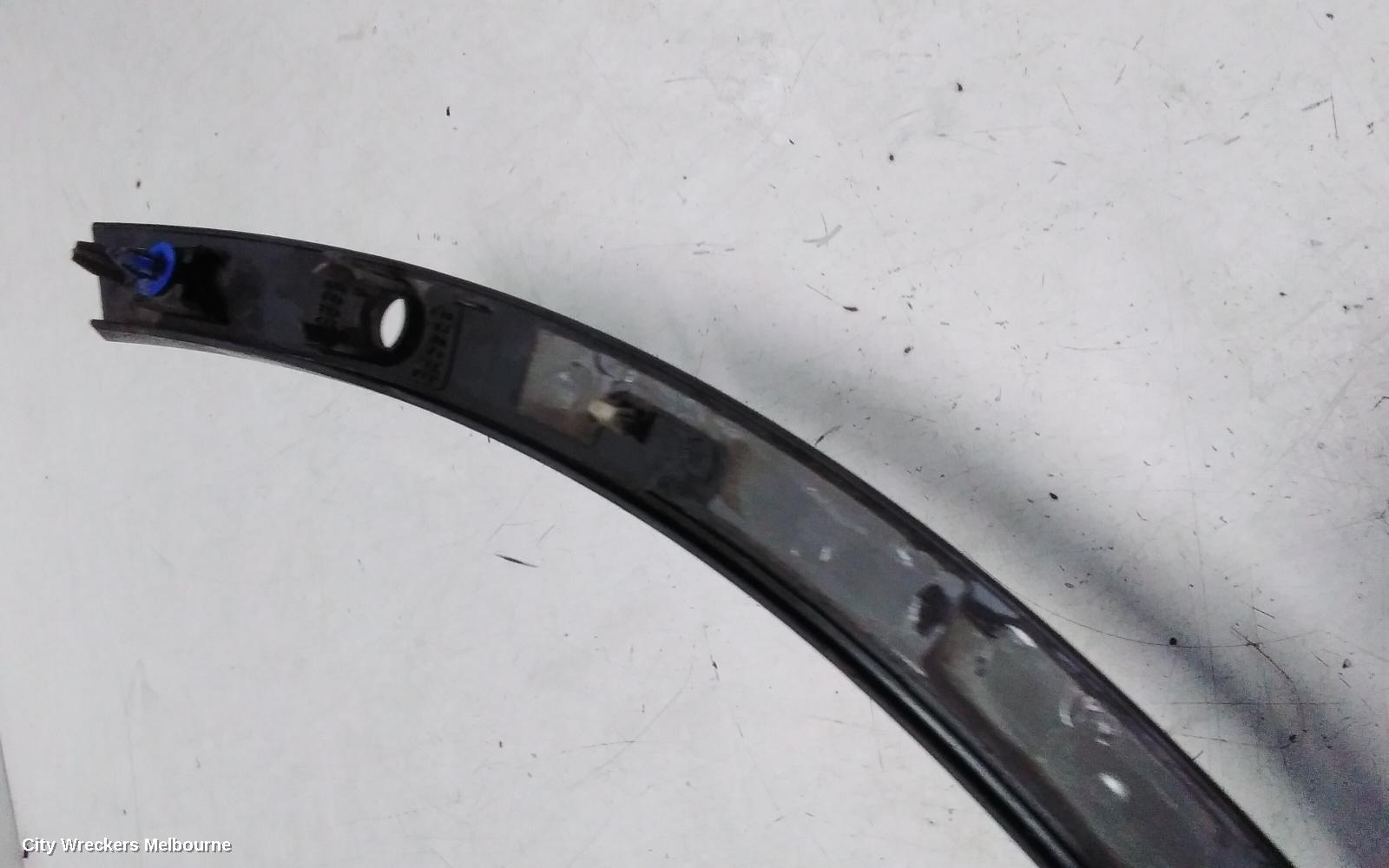 LAND ROVER DISCOVERY WHEEL ARCH FLARE, L462, RH FRONT, W/ PARK SENSOR TYPE, MATTE BLACK, 12/2016 ONWARDS