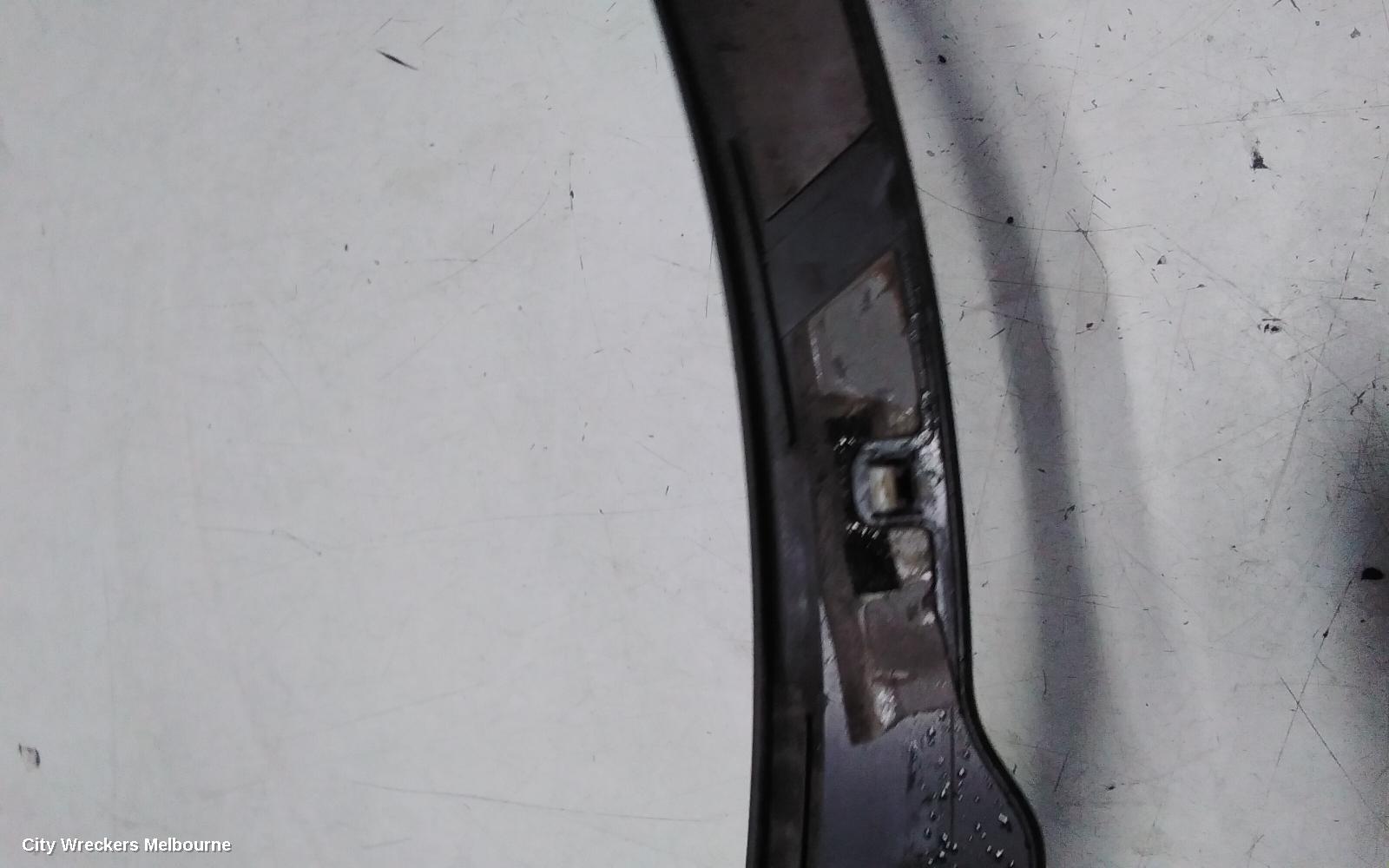 LAND ROVER DISCOVERY WHEEL ARCH FLARE, L462, RH FRONT, W/ PARK SENSOR TYPE, MATTE BLACK, 12/2016 ONWARDS