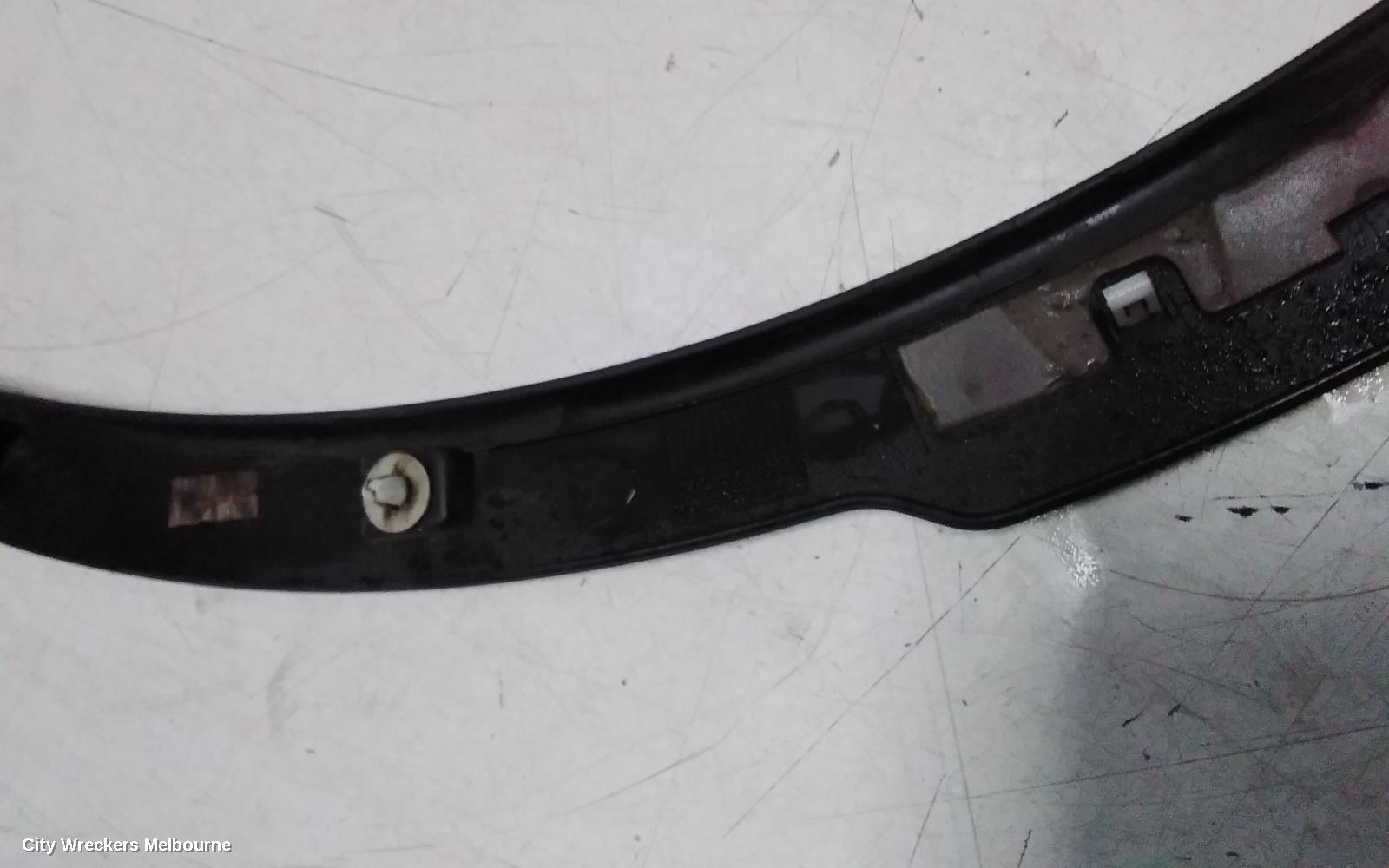 LAND ROVER DISCOVERY WHEEL ARCH FLARE, L462, RH FRONT, W/ PARK SENSOR TYPE, MATTE BLACK, 12/2016 ONWARDS