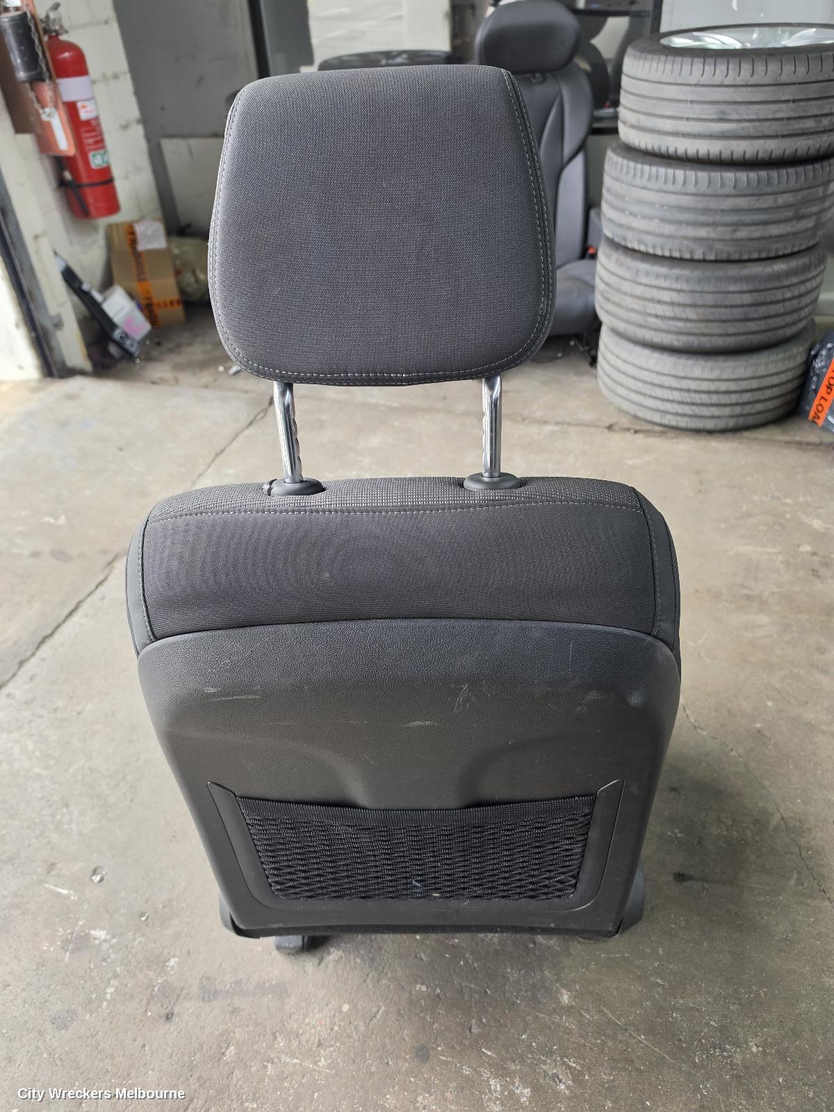 KIA SORENTO FRONT SEAT, RH FRONT, UM, CLOTH, SI, 03/2015 - 02/2020