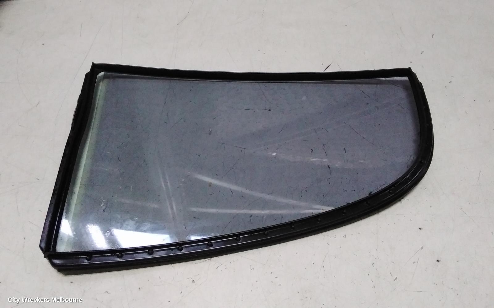 SUZUKI VITARA RIGHT REAR 1/4 DOOR GLASS, SQ, 04/1998 - 07/2005