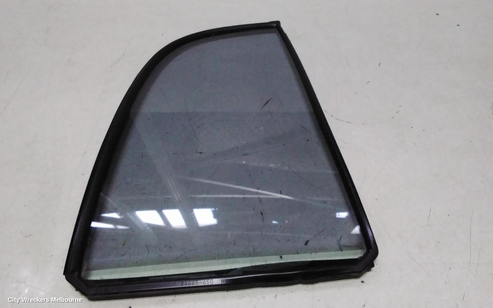 SUZUKI VITARA RIGHT REAR 1/4 DOOR GLASS, SQ, 04/1998 - 07/2005