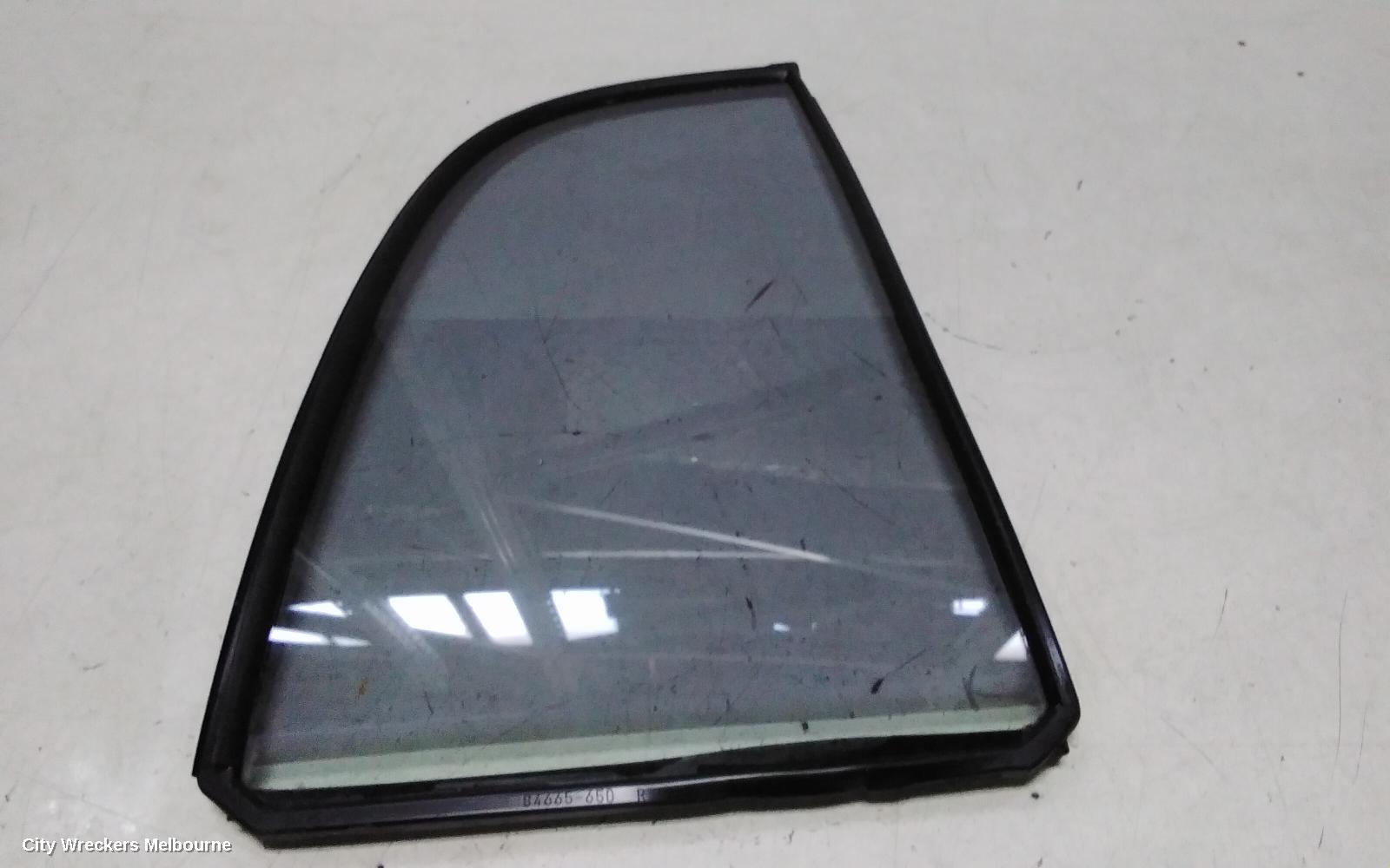 SUZUKI VITARA RIGHT REAR 1/4 DOOR GLASS, SQ, 04/1998 - 07/2005