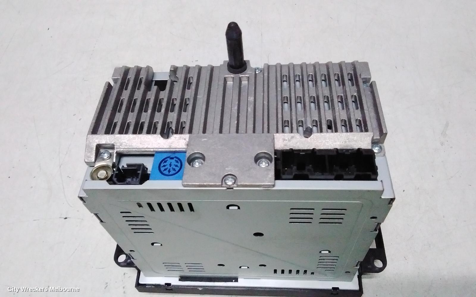 HOLDEN CAPTIVA RADIO/CD/DVD/SAT/TV, DISPLAY UNIT ONLY, SAT NAV TYPE, 4 PLUG ON BACK TYPE, CG, 01/2011 - 09/2015