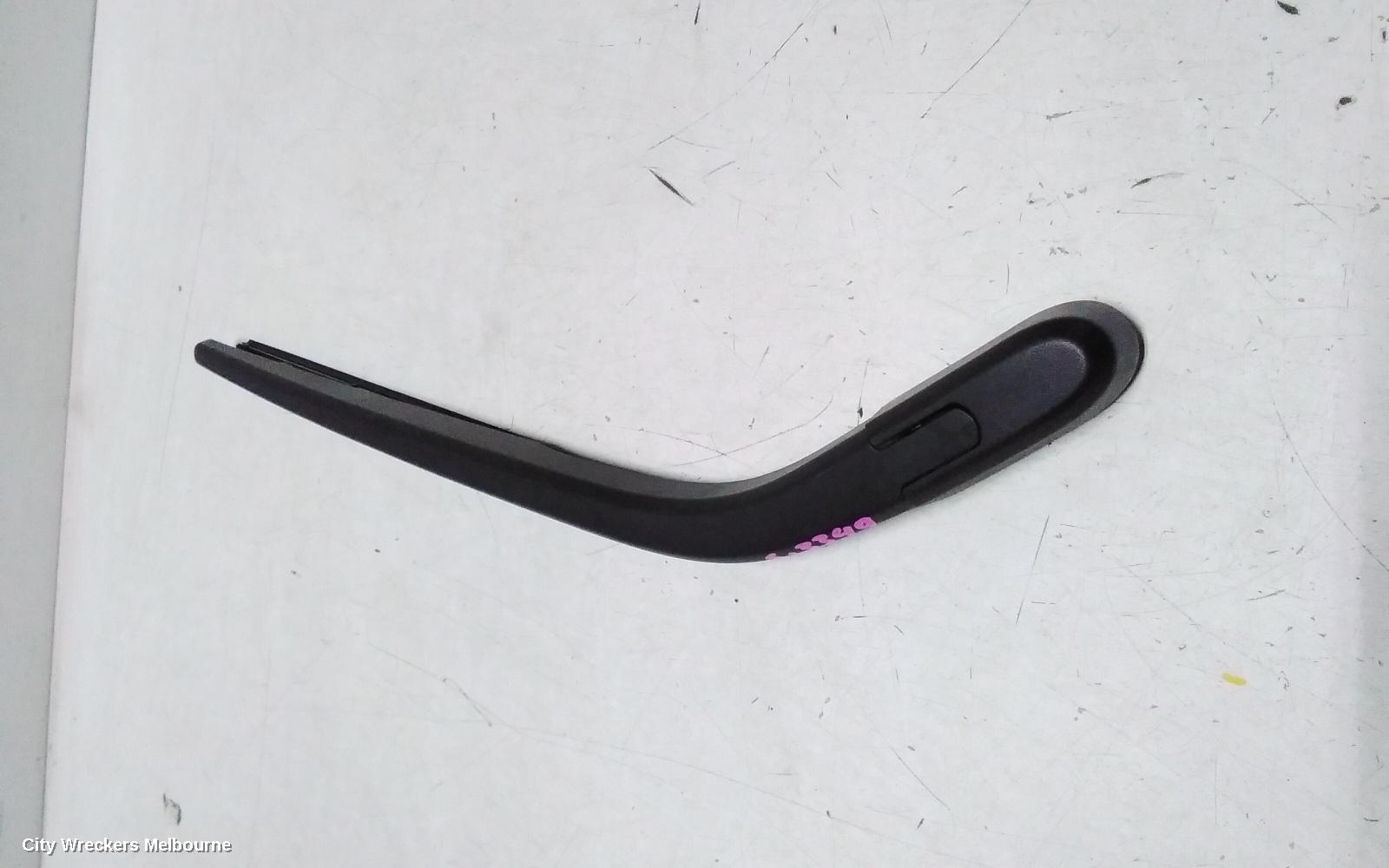 HOLDEN CAPTIVA WIPER ARM, TAILGATE, FIXED GLASS TYPE, CG2, 01/2014 - 06/2018