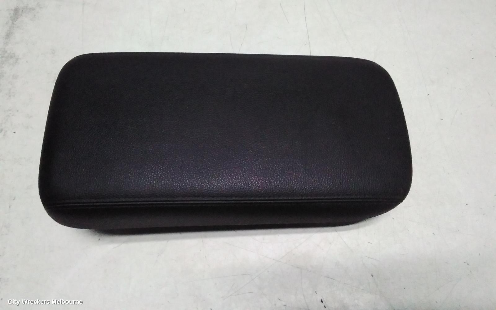 MITSUBISHI OUTLANDER CONSOLE, CONSOLE LID ONLY, ZJ-ZK, 10/2012 - 06/2017