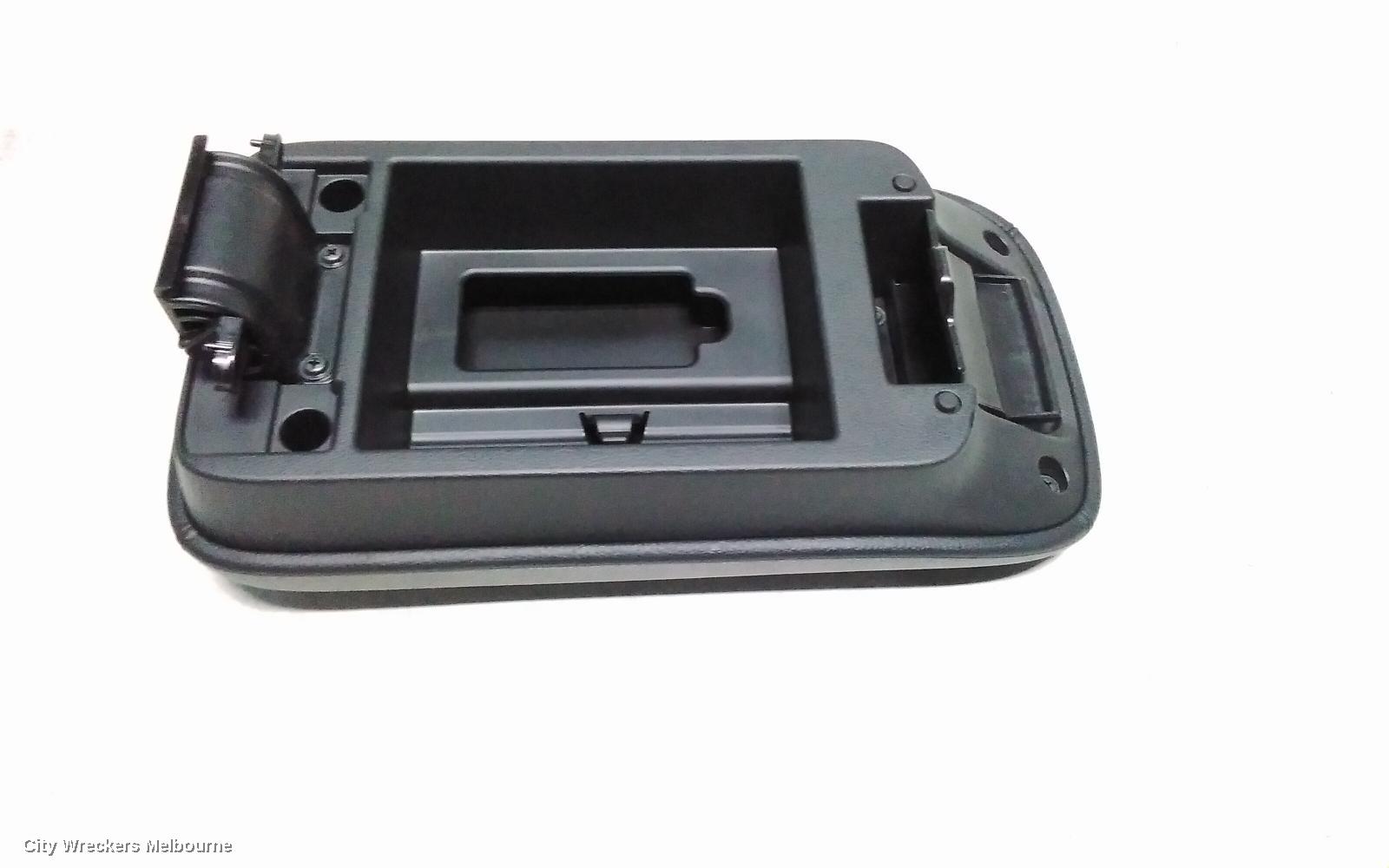 MITSUBISHI OUTLANDER CONSOLE, CONSOLE LID ONLY, ZJ-ZK, 10/2012 - 06/2017