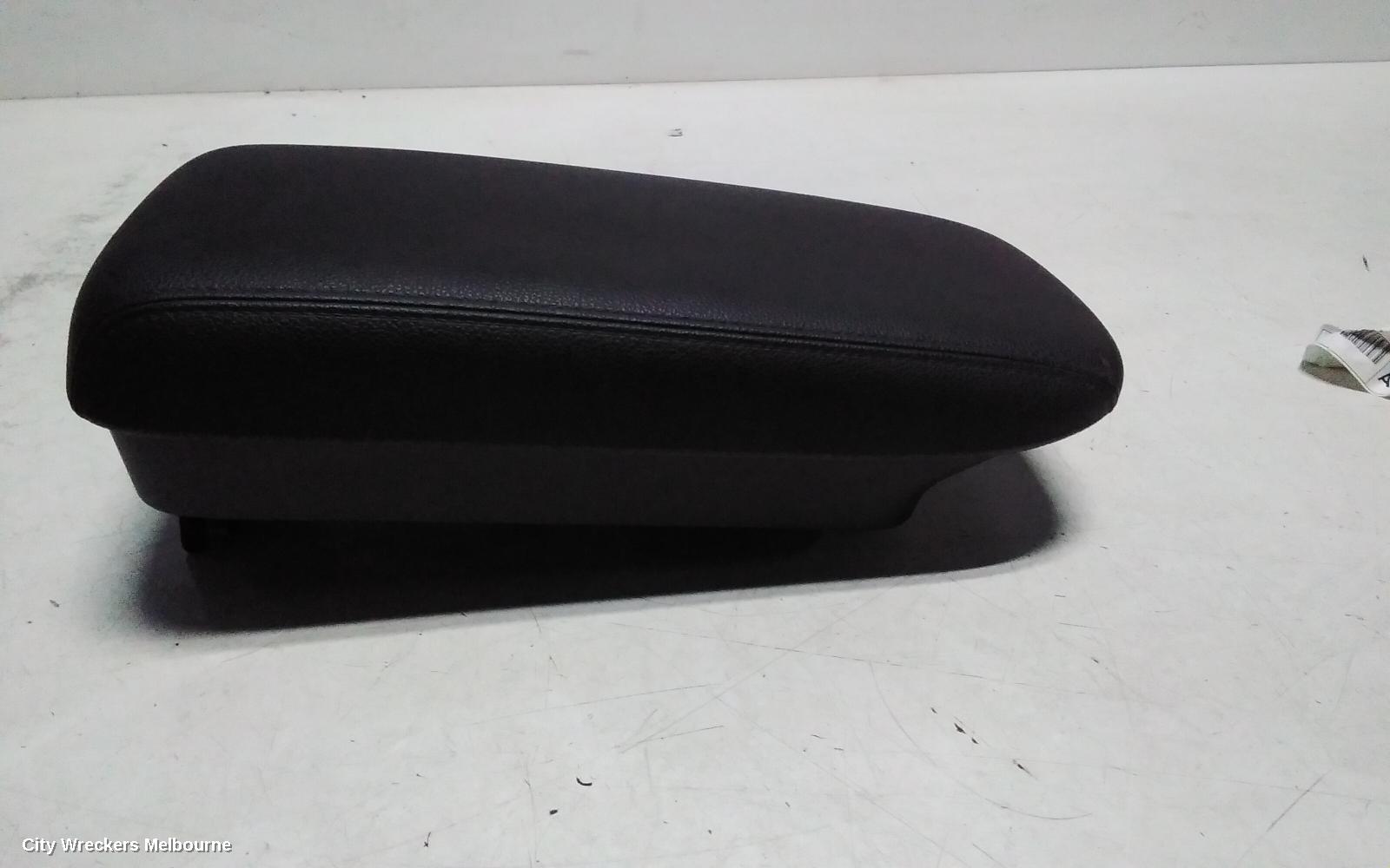 MITSUBISHI OUTLANDER CONSOLE, CONSOLE LID ONLY, ZJ-ZK, 10/2012 - 06/2017
