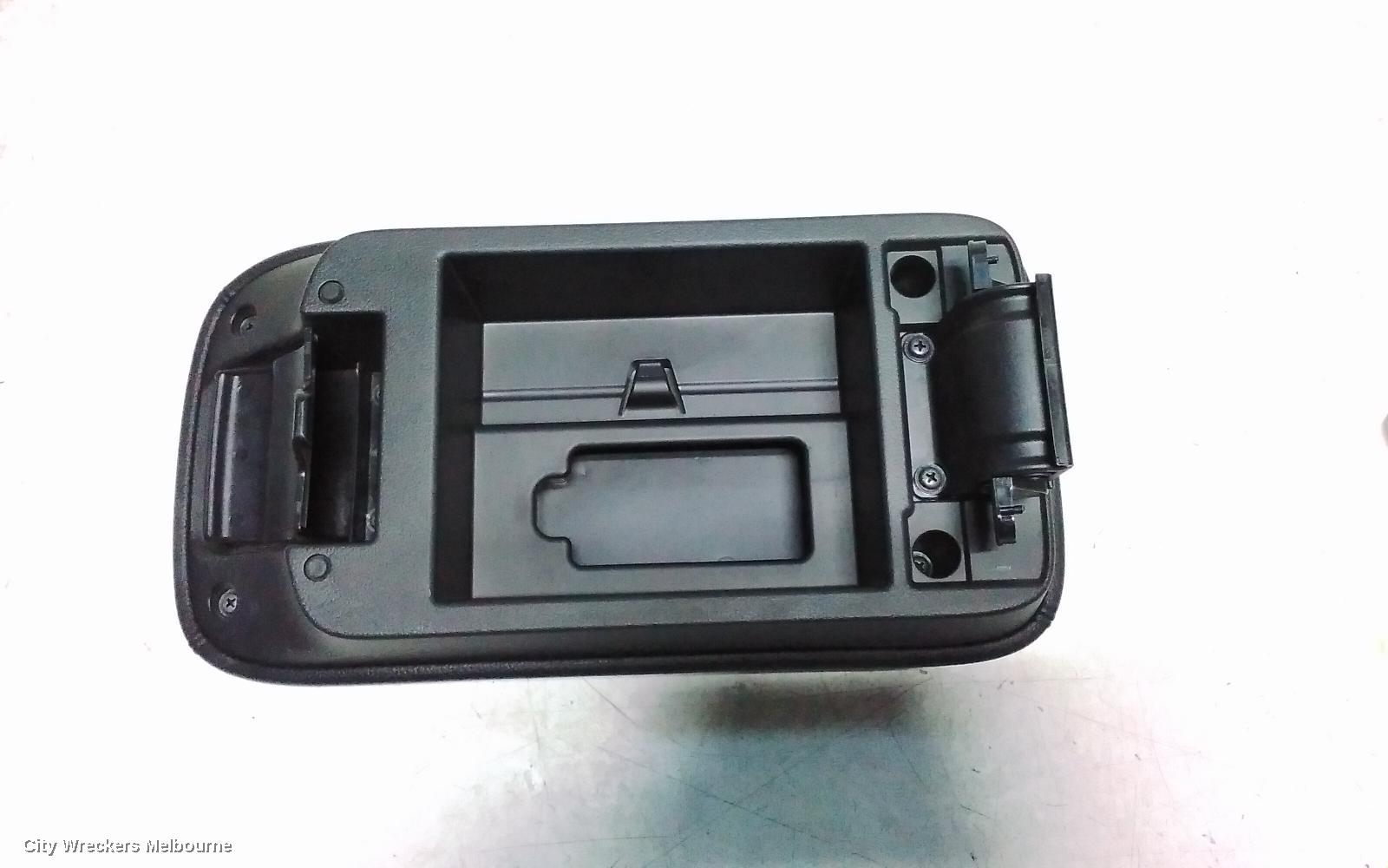 MITSUBISHI OUTLANDER CONSOLE, CONSOLE LID ONLY, ZJ-ZK, 10/2012 - 06/2017
