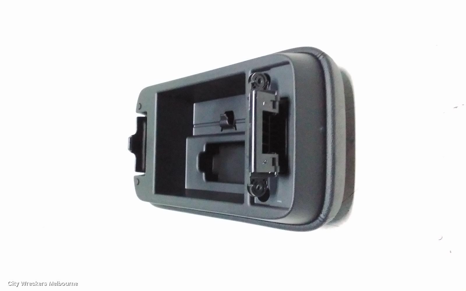 MITSUBISHI OUTLANDER CONSOLE, CONSOLE LID ONLY, ZJ-ZK, 10/2012 - 06/2017