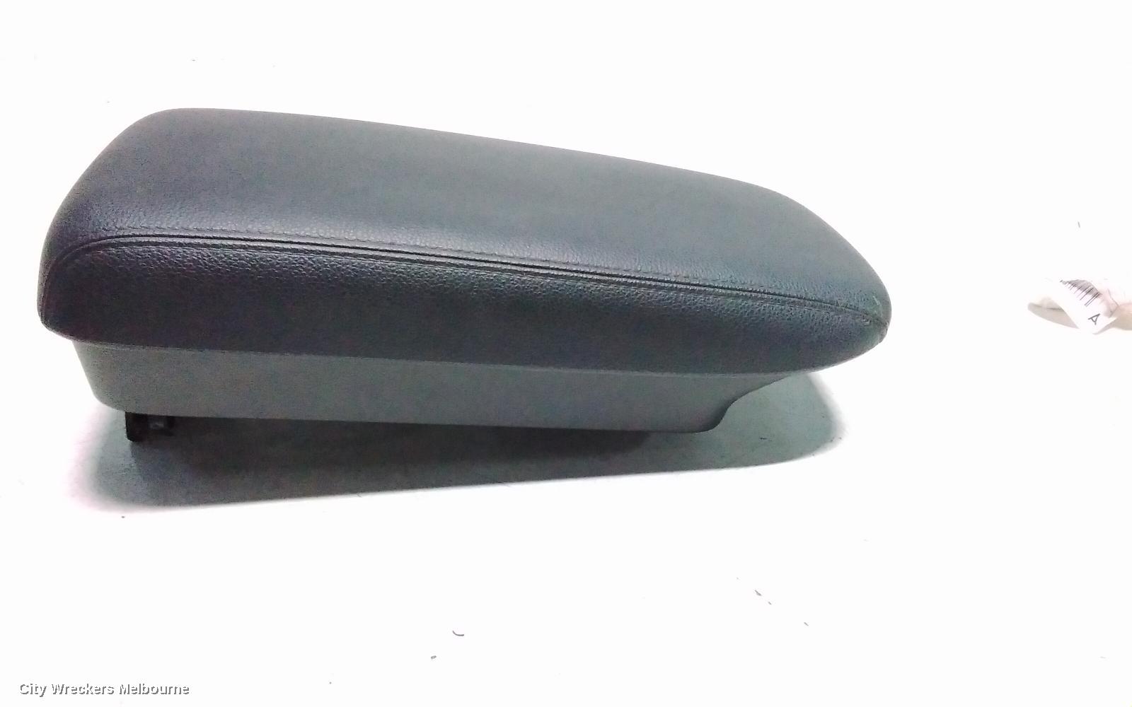 MITSUBISHI OUTLANDER CONSOLE, CONSOLE LID ONLY, ZJ-ZK, 10/2012 - 06/2017