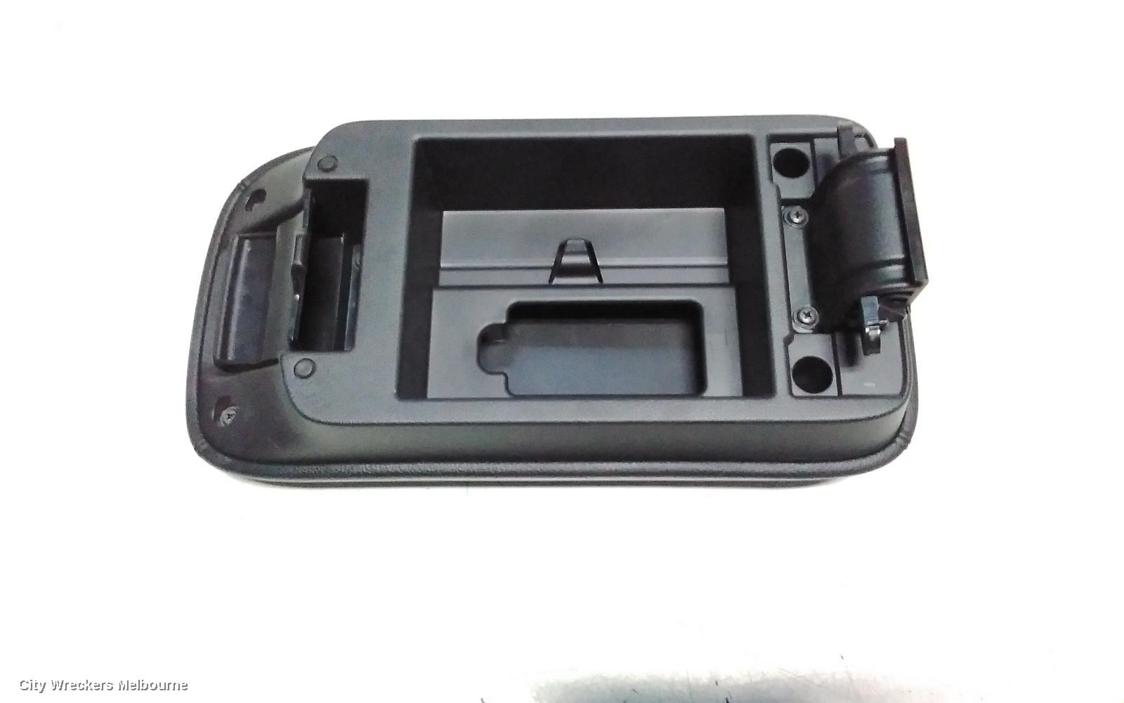 MITSUBISHI OUTLANDER CONSOLE, CONSOLE LID ONLY, ZJ-ZK, 10/2012 - 06/2017