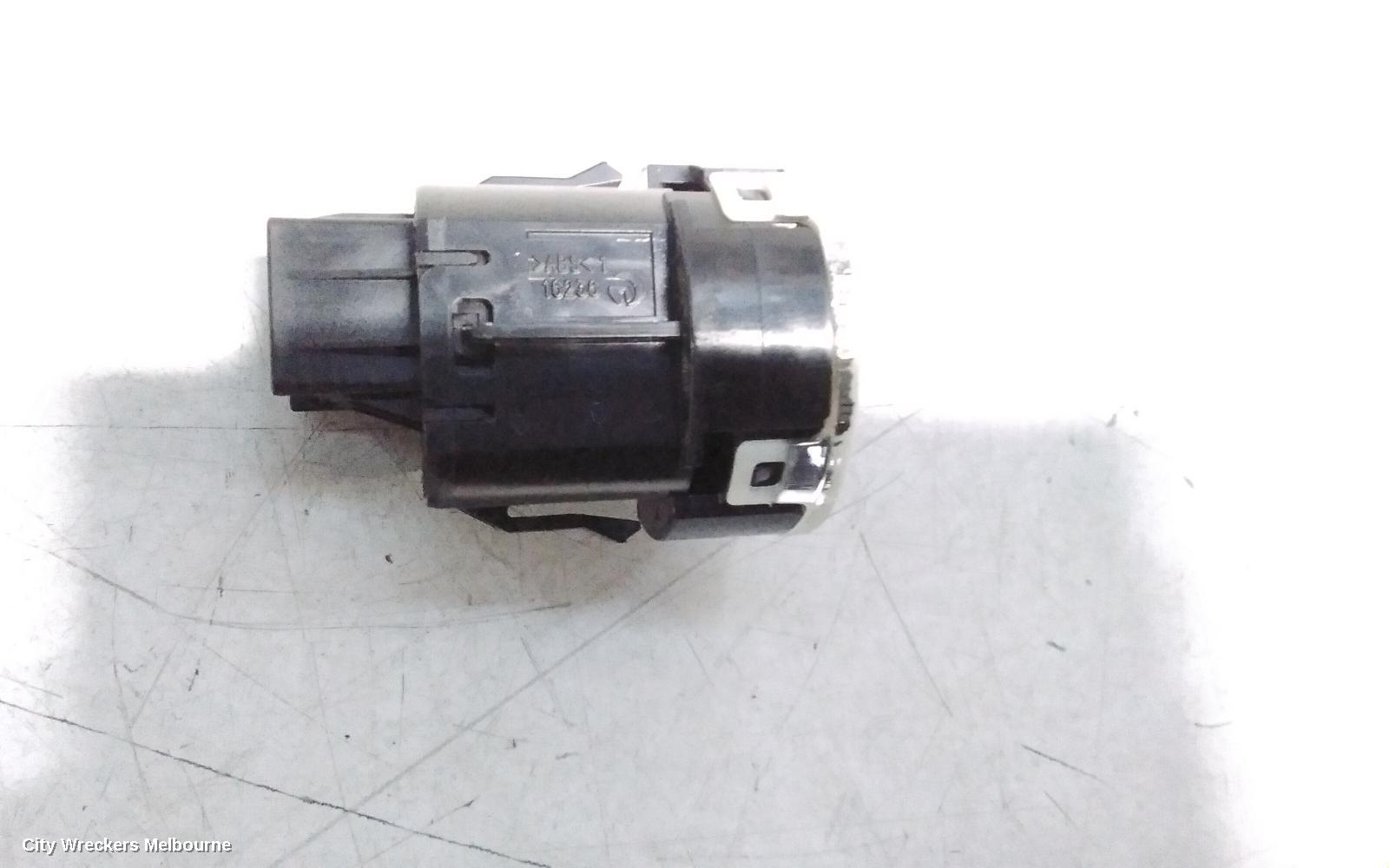 MITSUBISHI OUTLANDER, ZJ, 4WD CONTROL SWITCH, 10/2012 - 03/2015