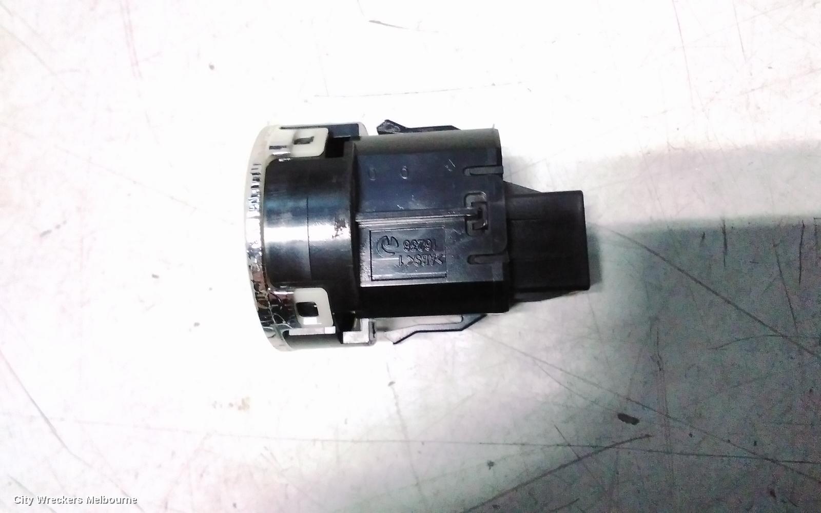 MITSUBISHI OUTLANDER, ZJ, 4WD CONTROL SWITCH, 10/2012 - 03/2015