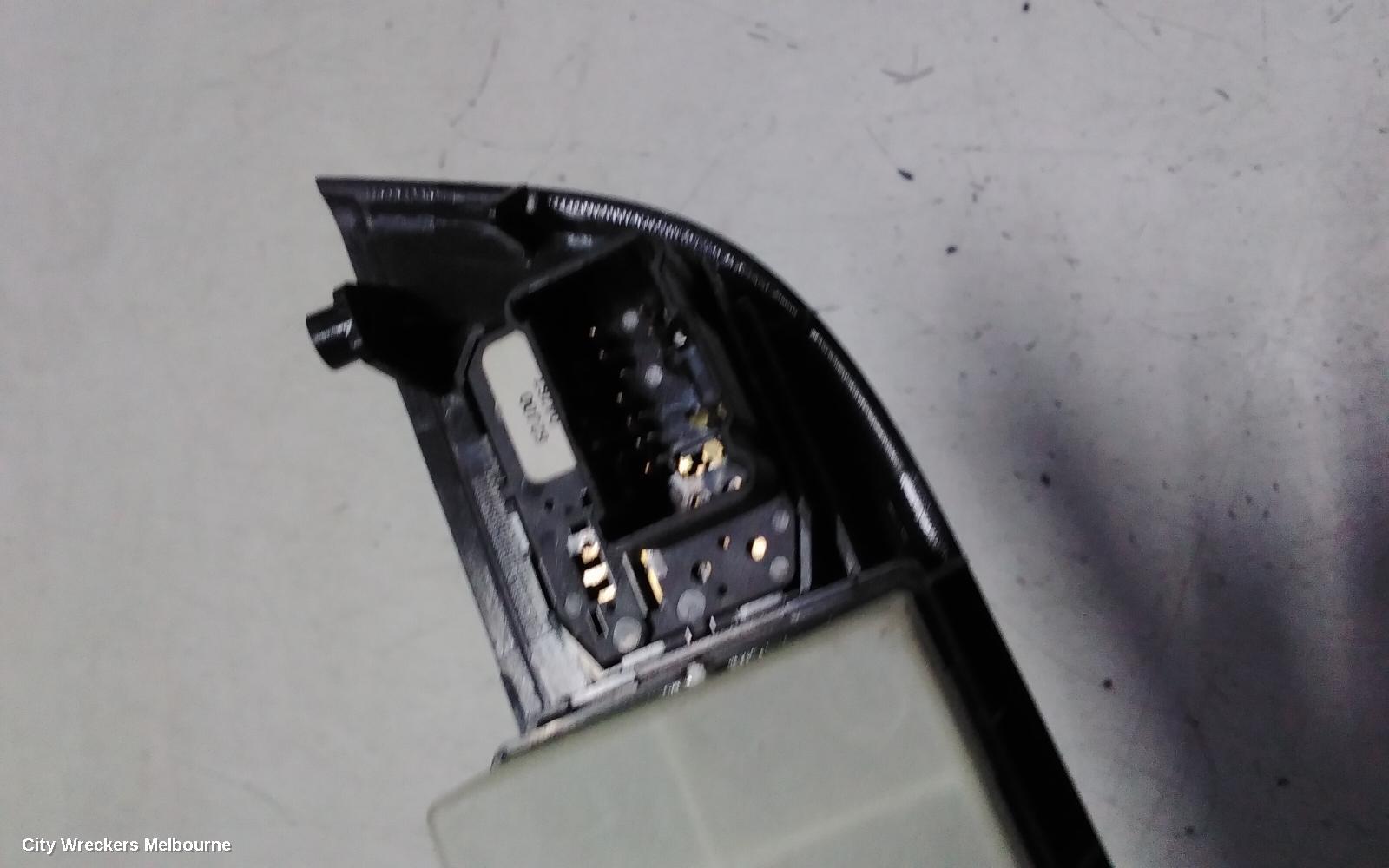 SUZUKI SWIFT PWR DR WIND SWITCH, RH FRONT (MASTER SWITCH), RS415/RS416, 09/2004 - 02/2011