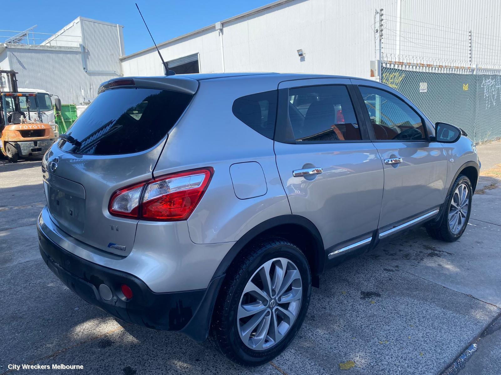 NISSAN DUALIS LEFT FRONT DOOR, J10, 5 SEATER TYPE, 10/2007 - 05/2014