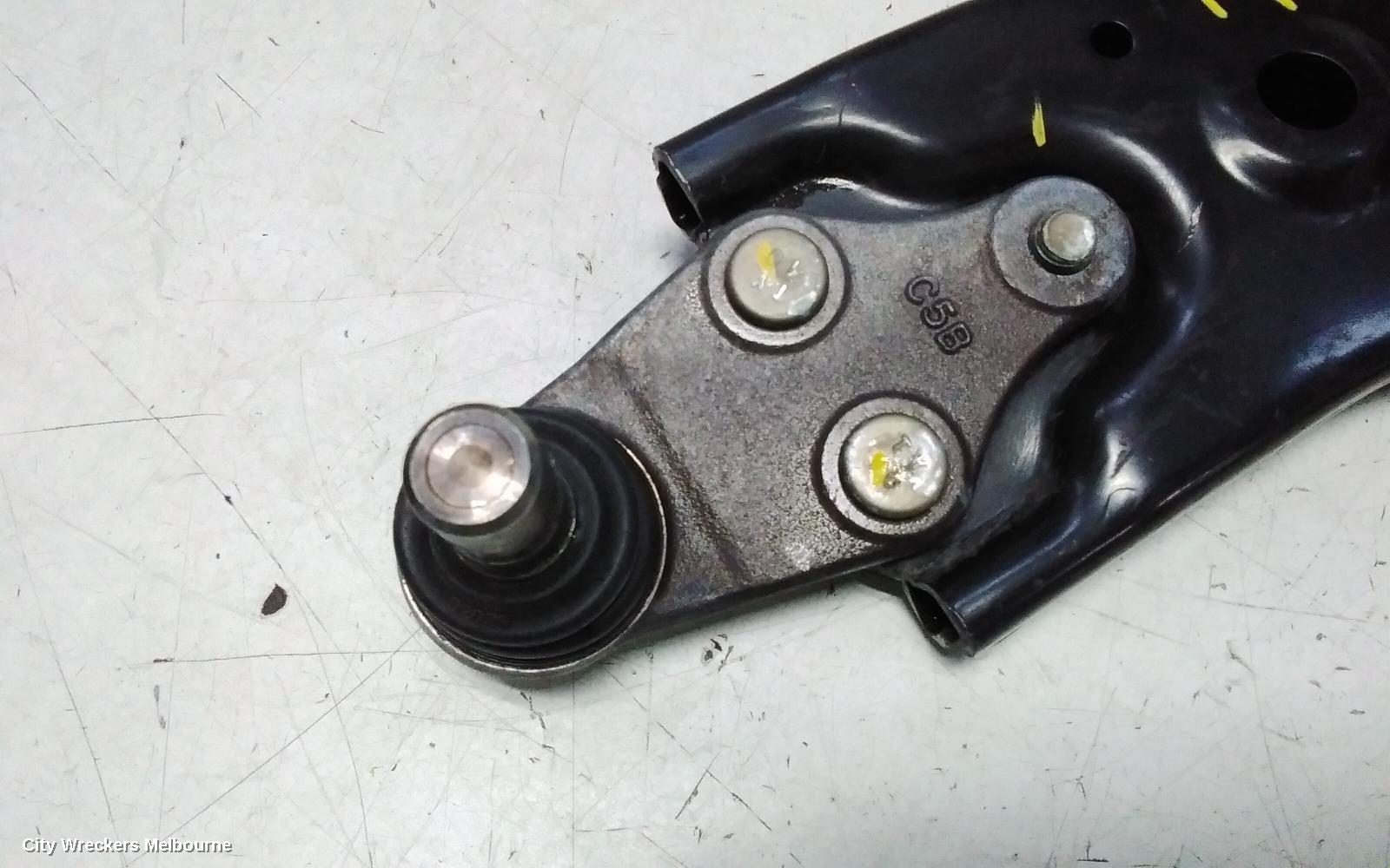 KIA SORENTO LEFT FRONT LOWER CONTROL ARM, UM, 03/2015 - 02/2020