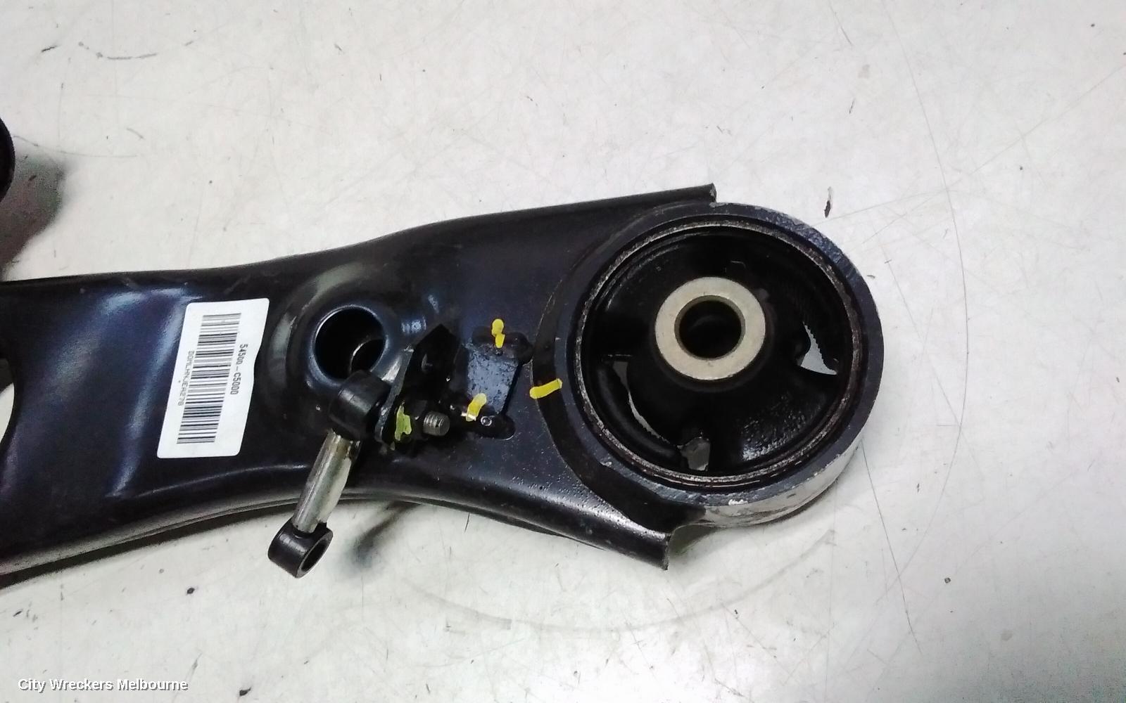 KIA SORENTO LEFT FRONT LOWER CONTROL ARM, UM, 03/2015 - 02/2020