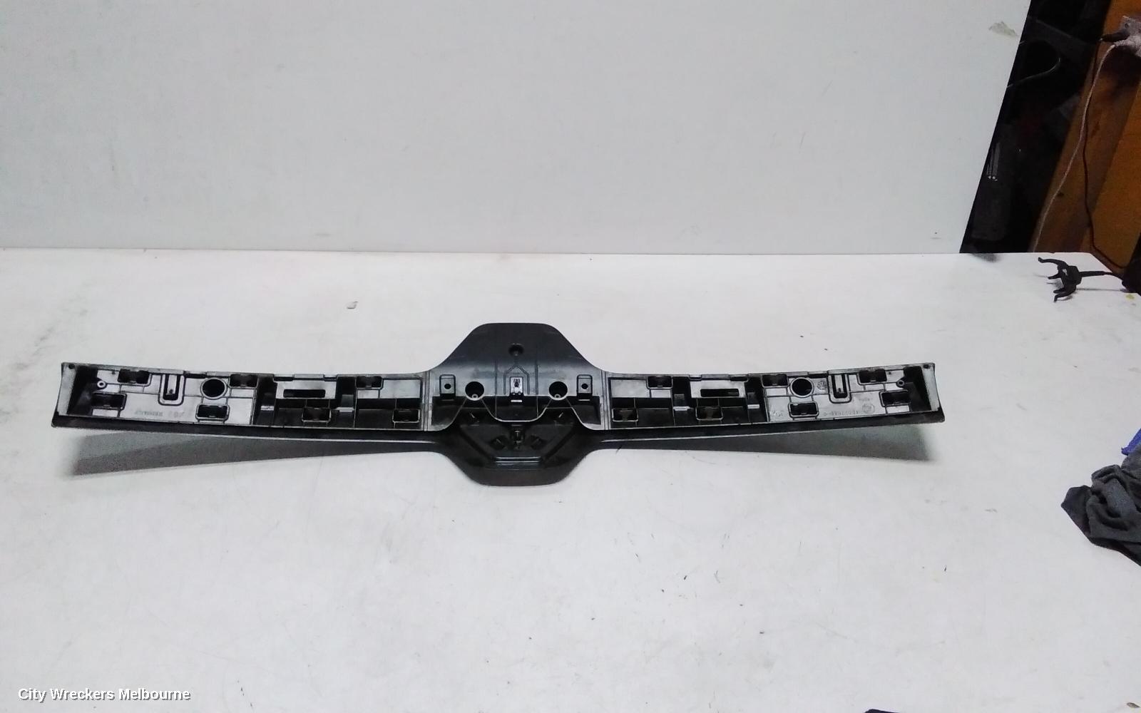 RENAULT TRAFIC GRILLE, RADIATOR GRILLE, X82, 01/2015 - 10/2019