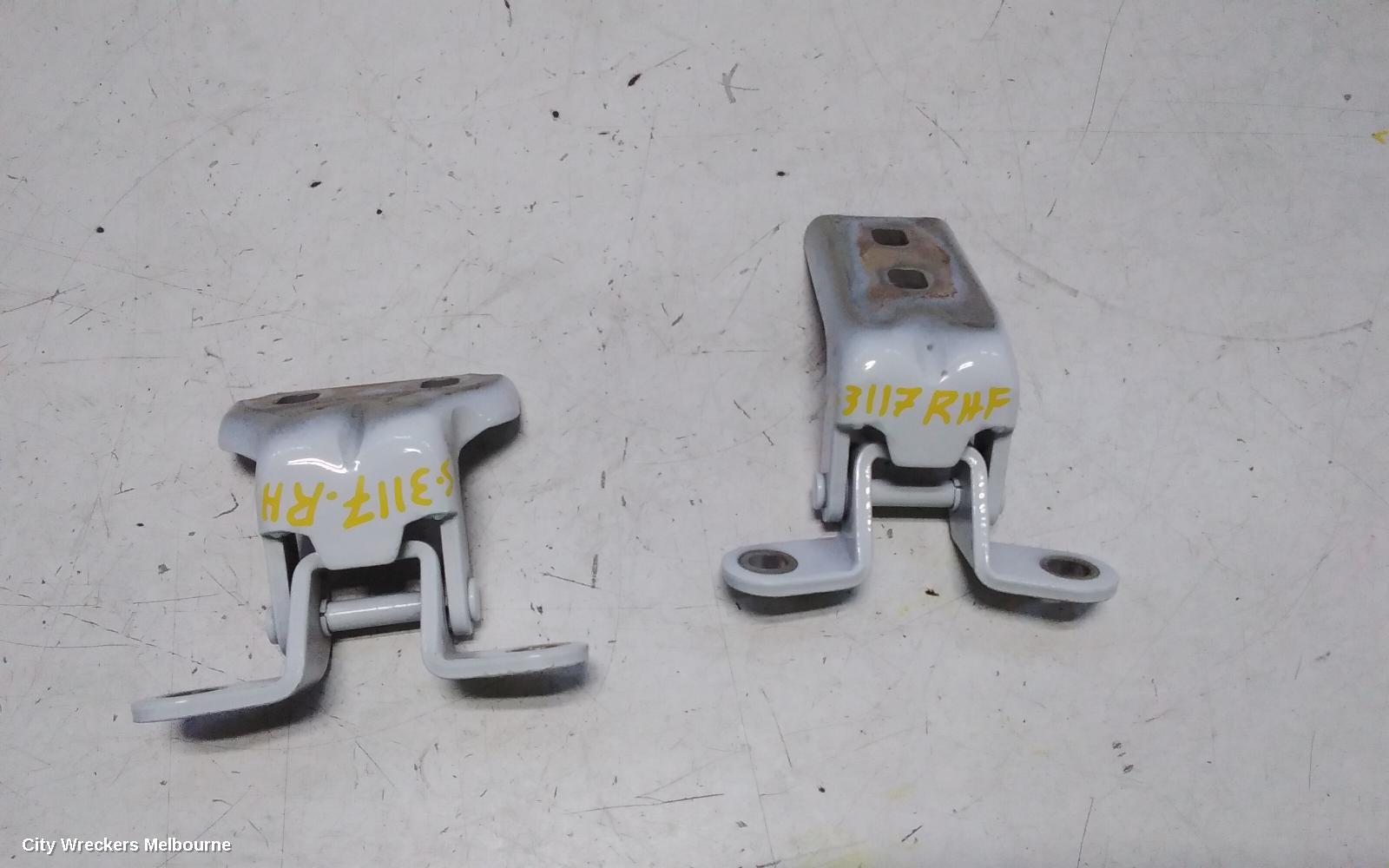LDV G10 DOOR HINGE/RUNNER, UPPER, RH FRONT, SV7A/SV7C, WAGON/VAN, 04/2015 ONWARDS