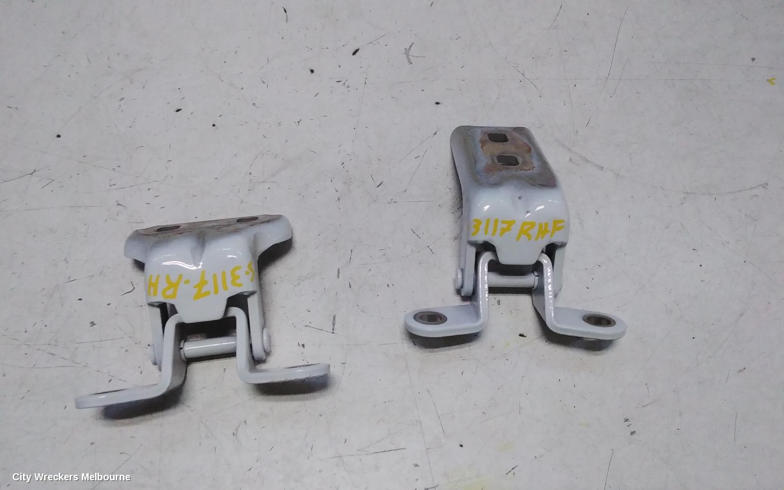 LDV G10 DOOR HINGE/RUNNER, UPPER, RH FRONT, SV7A/SV7C, WAGON/VAN, 04/2015 ONWARDS