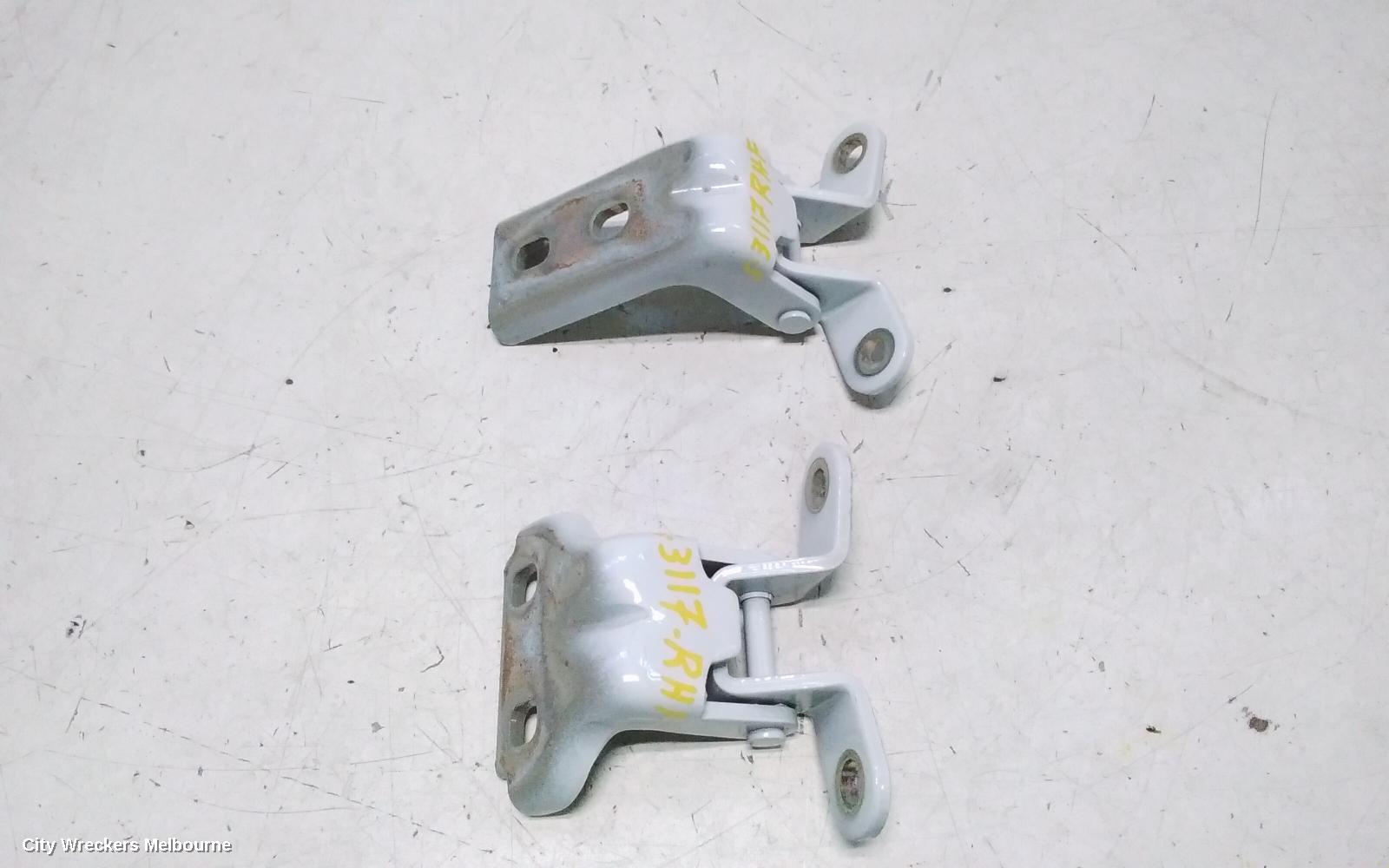 LDV G10 DOOR HINGE/RUNNER, UPPER, RH FRONT, SV7A/SV7C, WAGON/VAN, 04/2015 ONWARDS