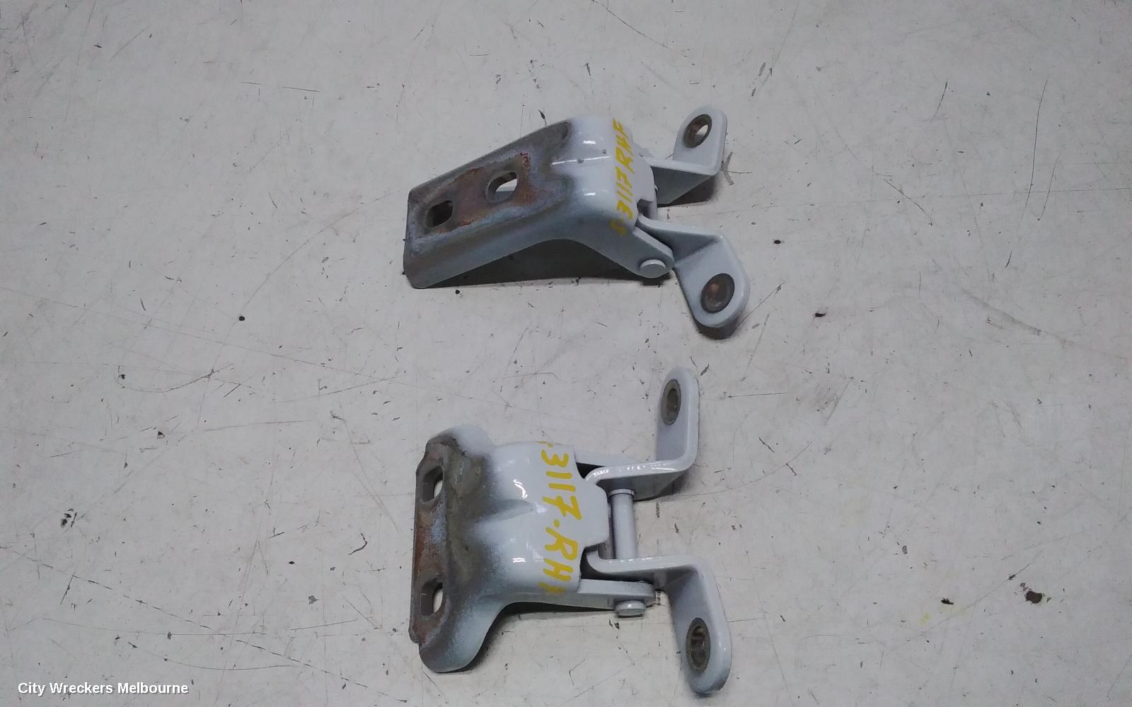 LDV G10 DOOR HINGE/RUNNER, UPPER, RH FRONT, SV7A/SV7C, WAGON/VAN, 04/2015 ONWARDS