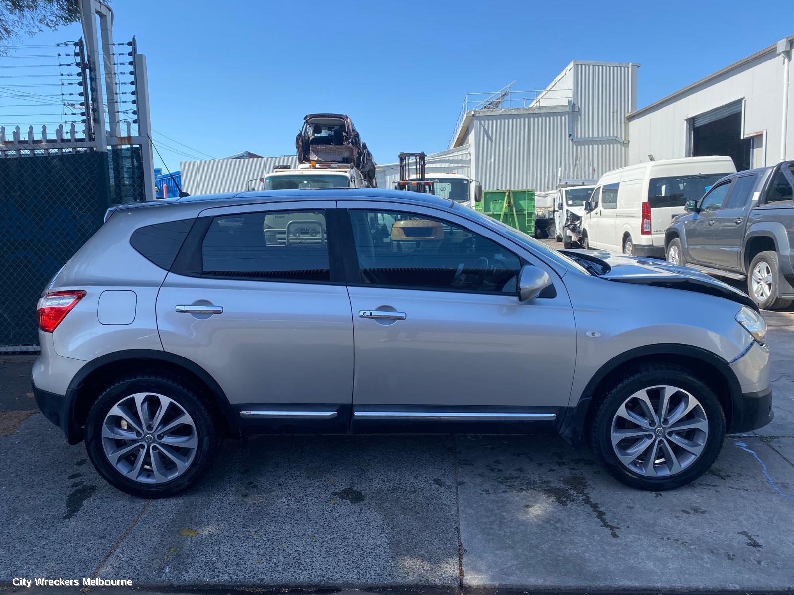 NISSAN DUALIS LEFT FRONT DOOR, J10, 5 SEATER TYPE, 10/2007 - 05/2014