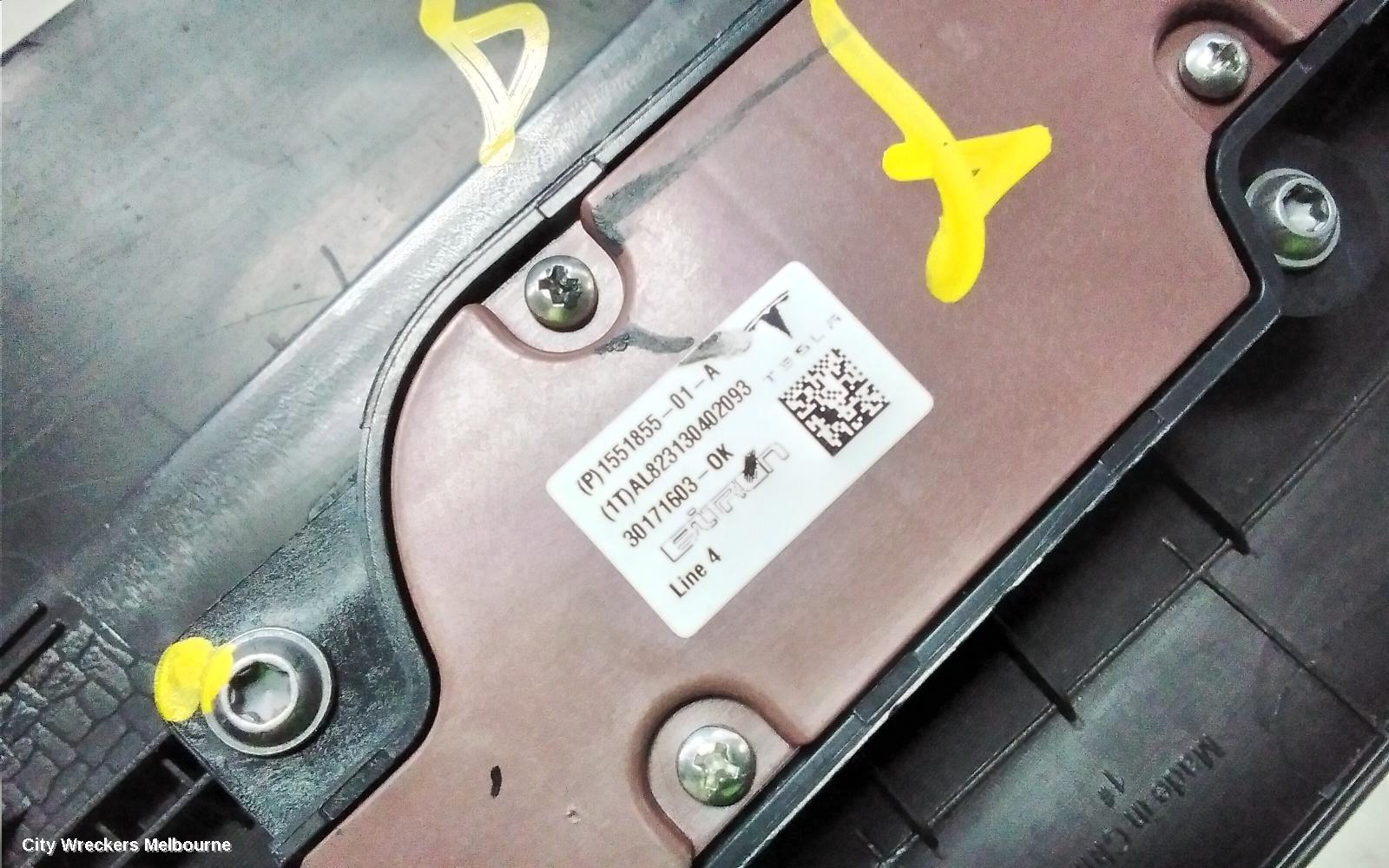 TESLA MODEL Y, 1ST GEN, 03/2022 ONWARDS, RHF SEAT CONTROL /// PN-1551855-01-A: 145849