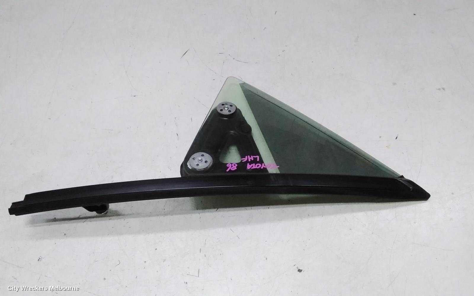TOYOTA 86 LEFT FRONT 1/4 DOOR GLASS