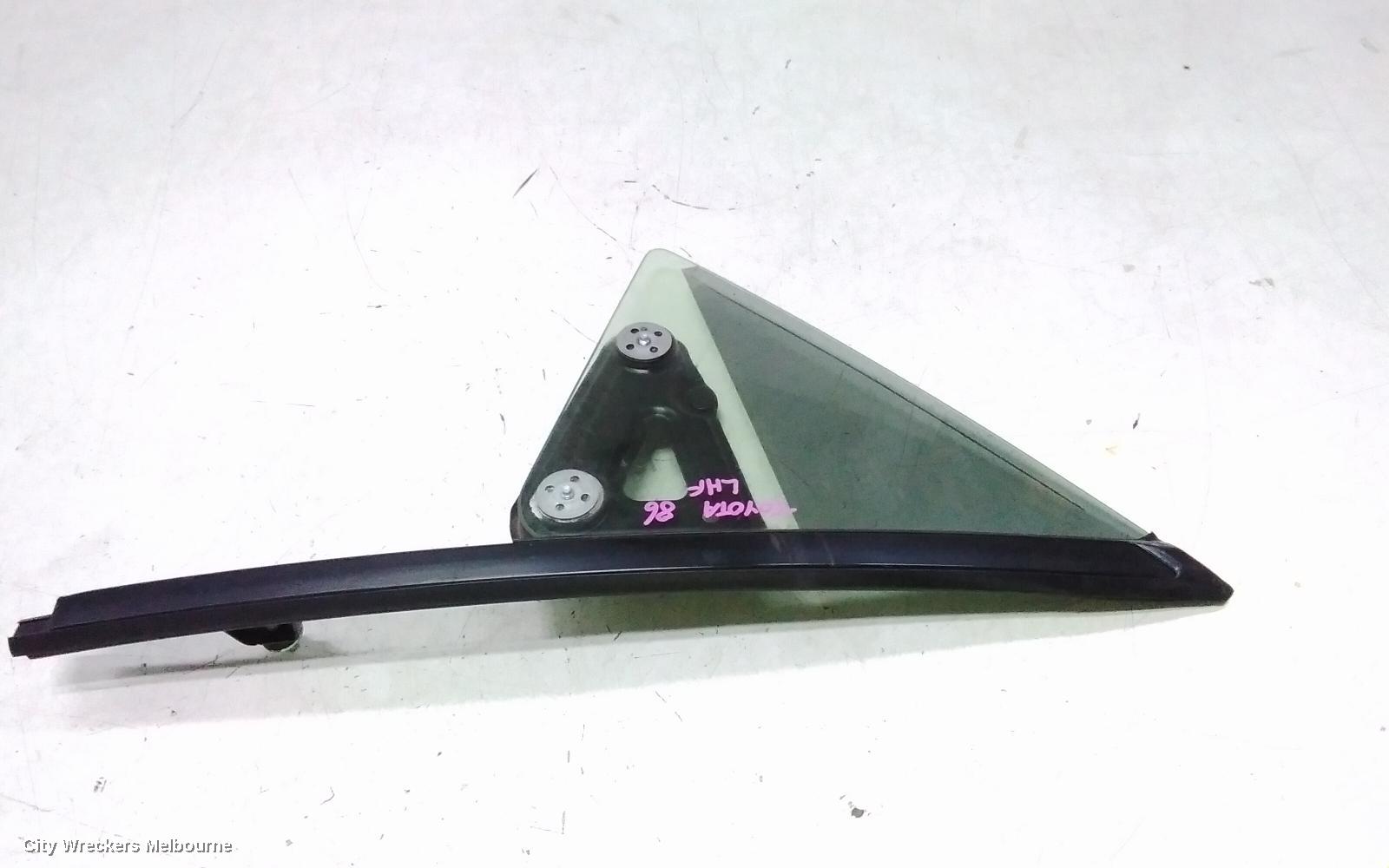 TOYOTA 86 LEFT FRONT 1/4 DOOR GLASS