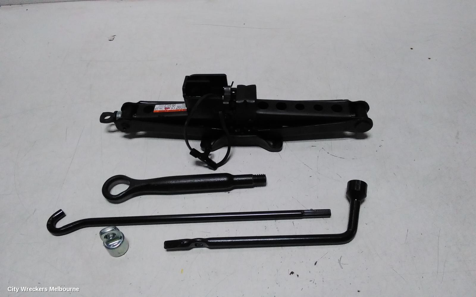 TOYOTA KLUGER JACK/TOOL KIT, XU70 SERIES, 03/2021 ONWARDS