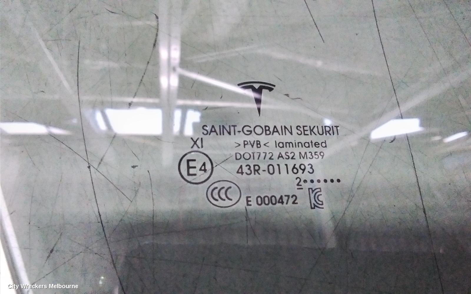 TESLA MODEL Y RIGHT FRONT DOOR WINDOW, 1ST GEN, 03/2022 - 02/2025