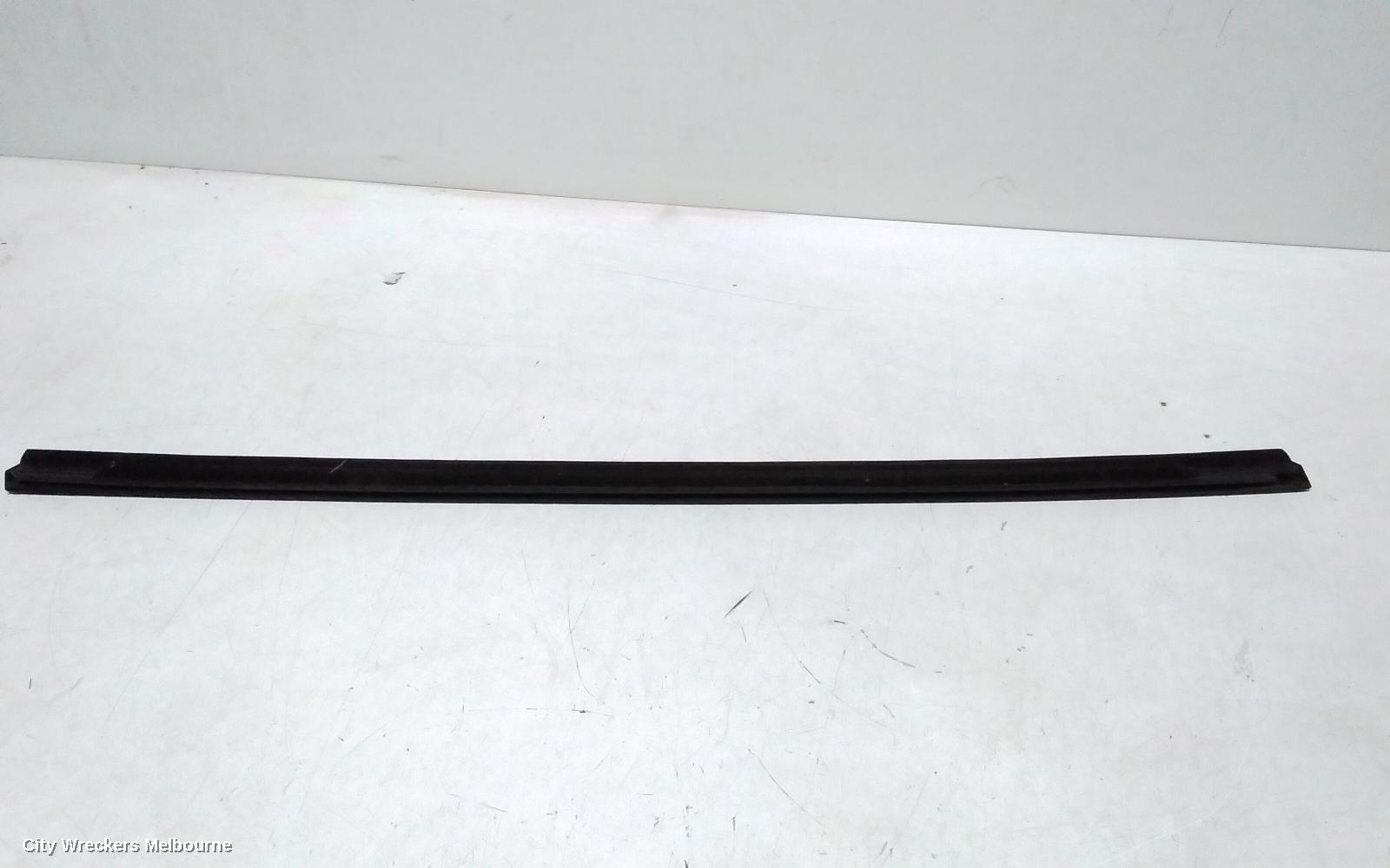 TESLA MODEL Y DOOR MOULD, RHR DOOR BELT MOULD, UNDER THE WINDOW GLASS: 146336, 1ST GEN, 03/2022 ONWARDS