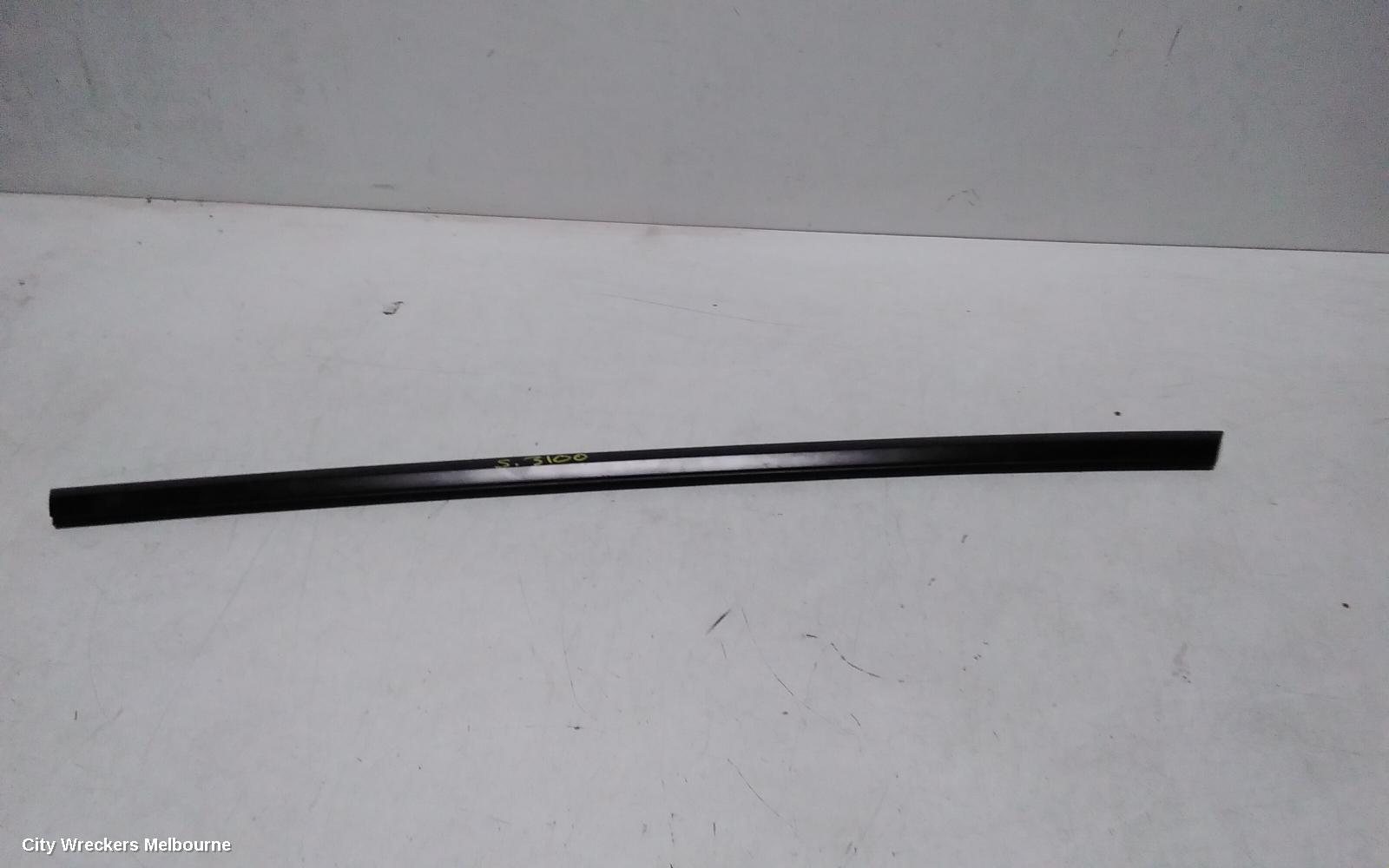 TESLA MODEL Y DOOR MOULD, RHR DOOR BELT MOULD, UNDER THE WINDOW GLASS: 146336, 1ST GEN, 03/2022 ONWARDS