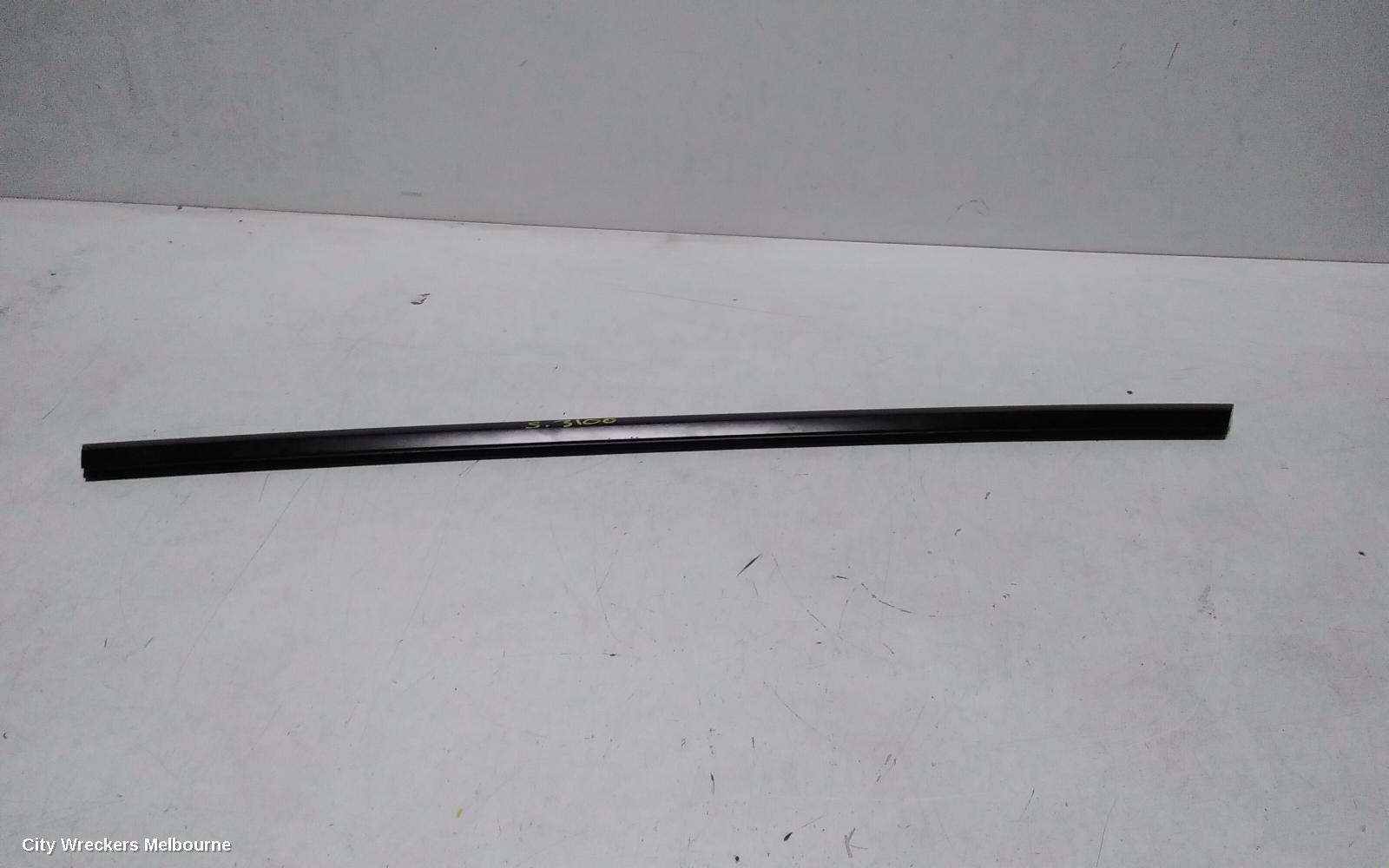 TESLA MODEL Y DOOR MOULD, RHR DOOR BELT MOULD, UNDER THE WINDOW GLASS: 146336, 1ST GEN, 03/2022 ONWARDS