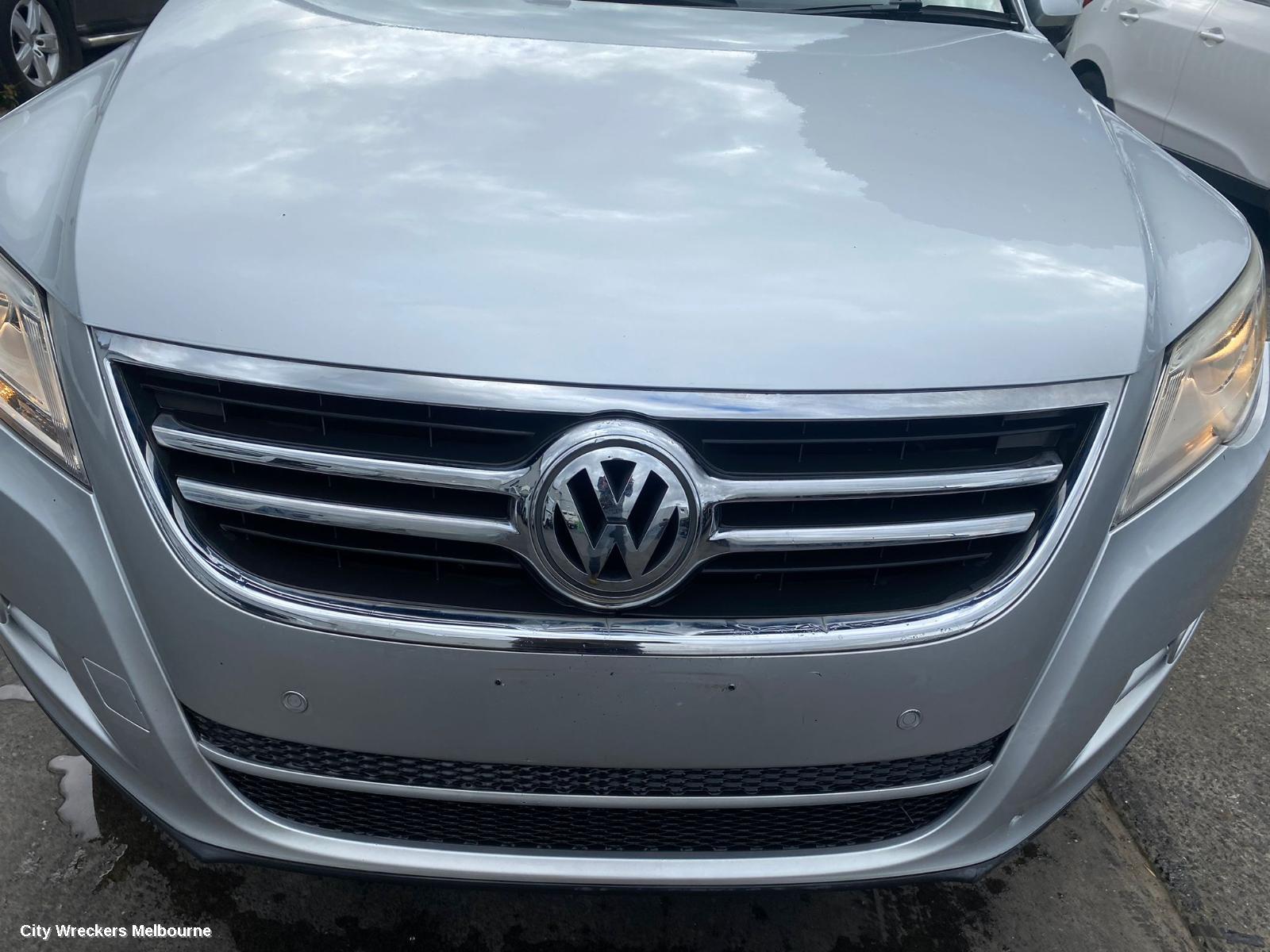 VOLKSWAGEN TIGUAN LEFT FRONT DOOR, 5N, 05/2008 - 08/2016