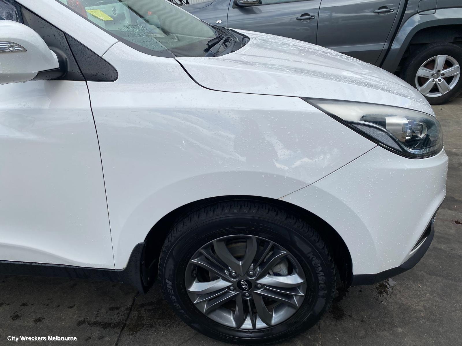 HYUNDAI IX35 LEFT FRONT DOOR, LM SERIES, NON MOULD TYPE, 11/2009 - 01/2016